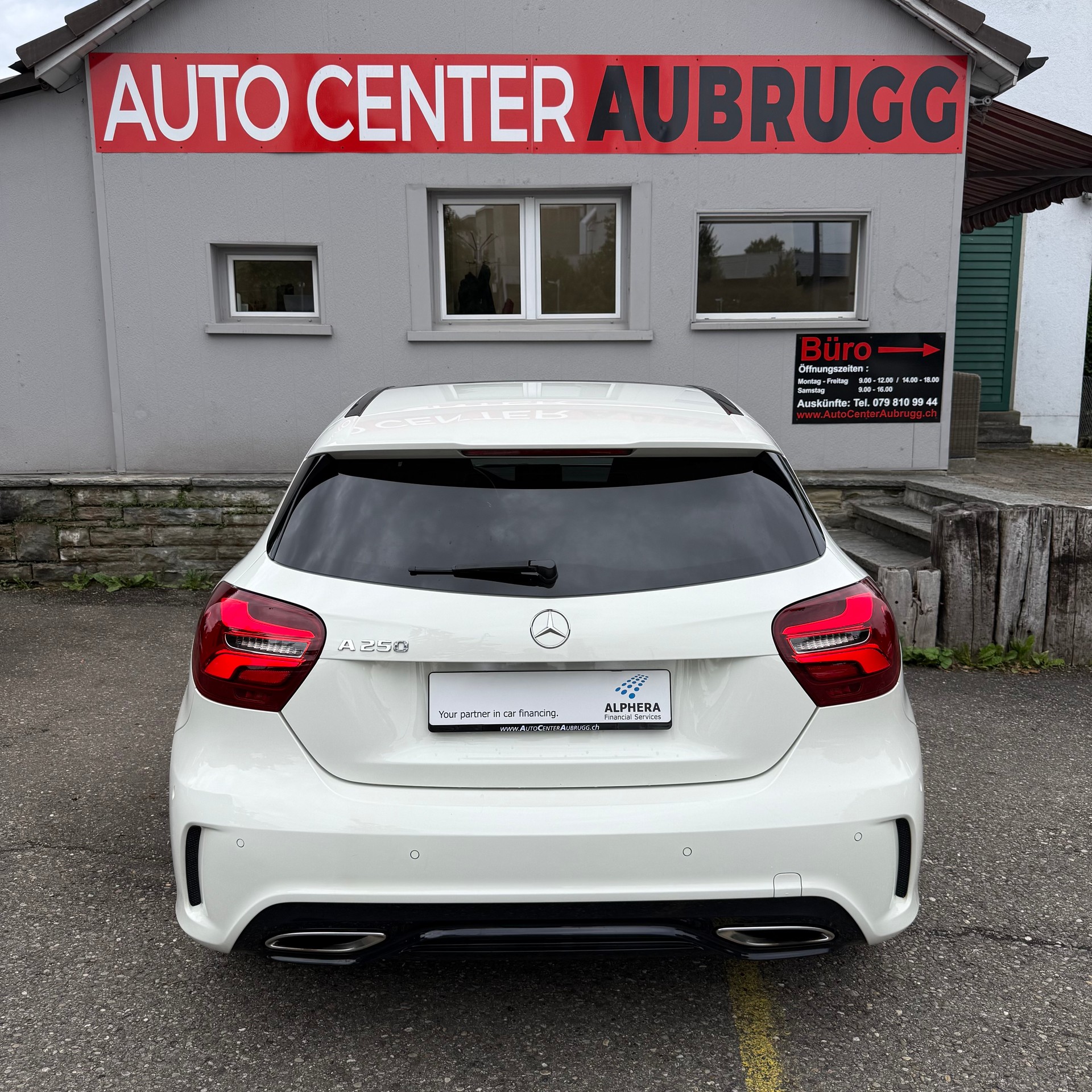 MERCEDES-BENZ A 250 AMG Line 7G-DCT *PANORAMA-DACH*-image-4