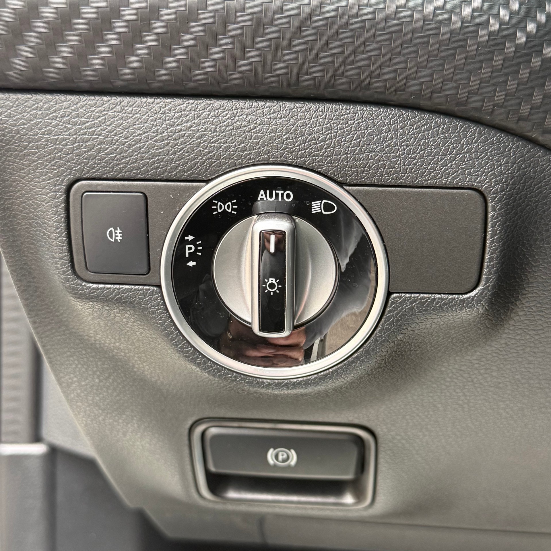 MERCEDES-BENZ A 250 AMG Line 7G-DCT *PANORAMA-DACH*-image-21