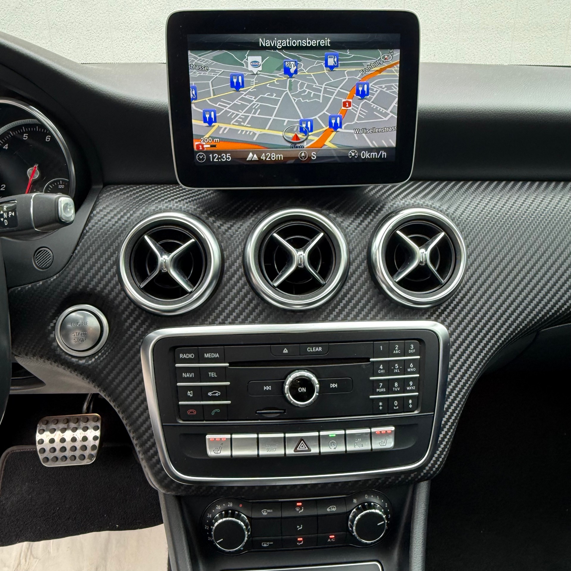 MERCEDES-BENZ A 250 AMG Line 7G-DCT *PANORAMA-DACH*-image-15