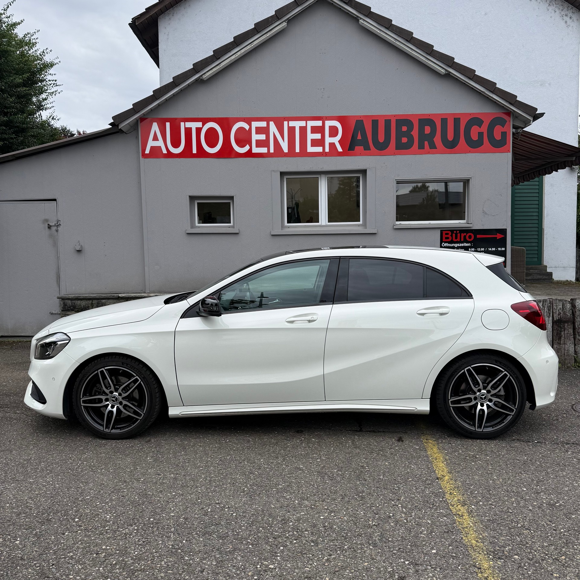 MERCEDES-BENZ A 250 AMG Line 7G-DCT *PANORAMA-DACH*-image-6