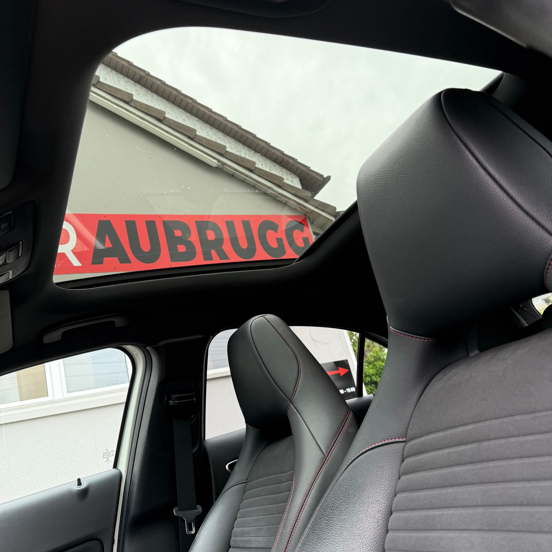 MERCEDES-BENZ A 250 AMG Line 7G-DCT *PANORAMA-DACH*-image-12