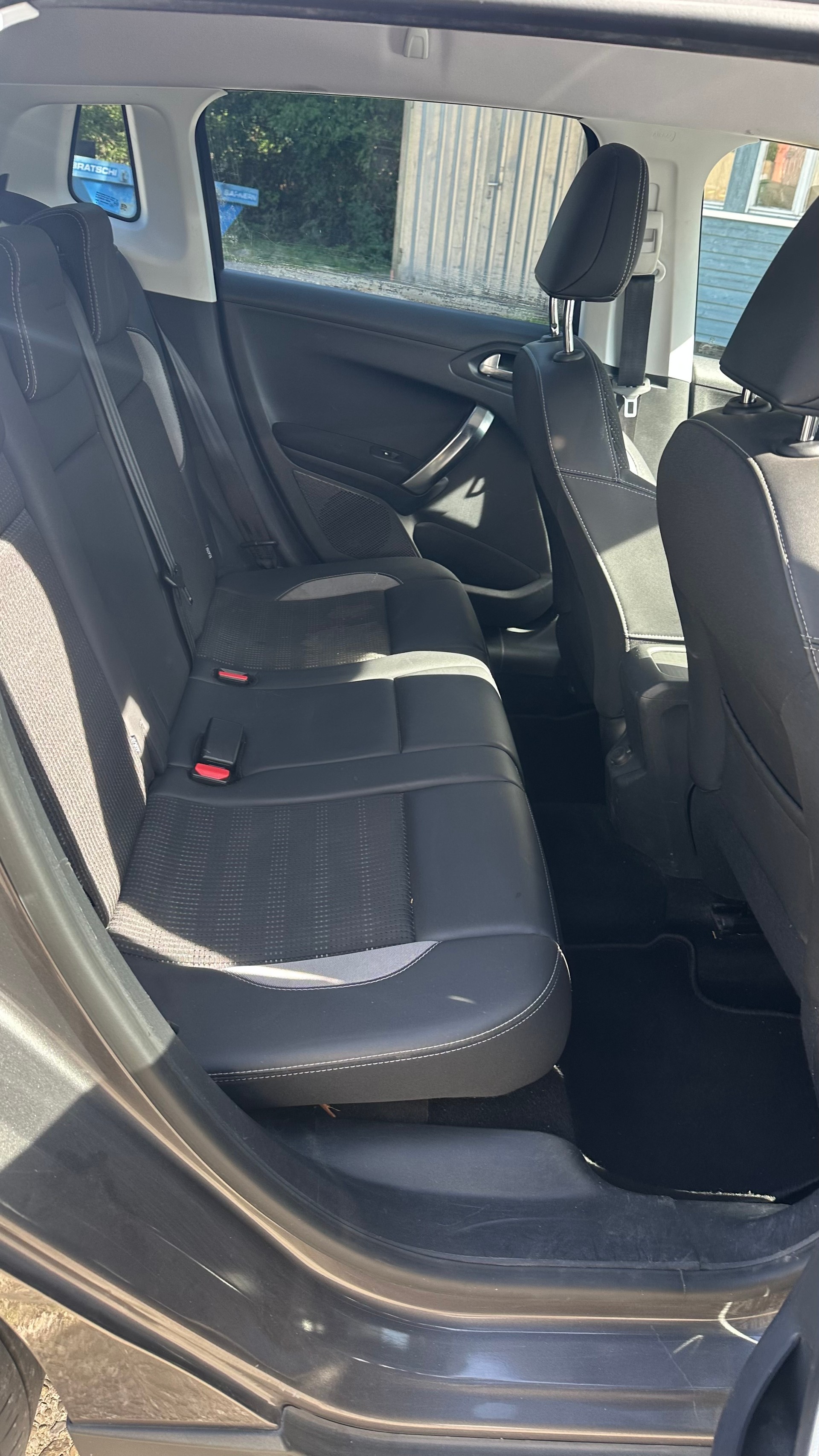 PEUGEOT 2008 1.2 PureTech Allure-image-7