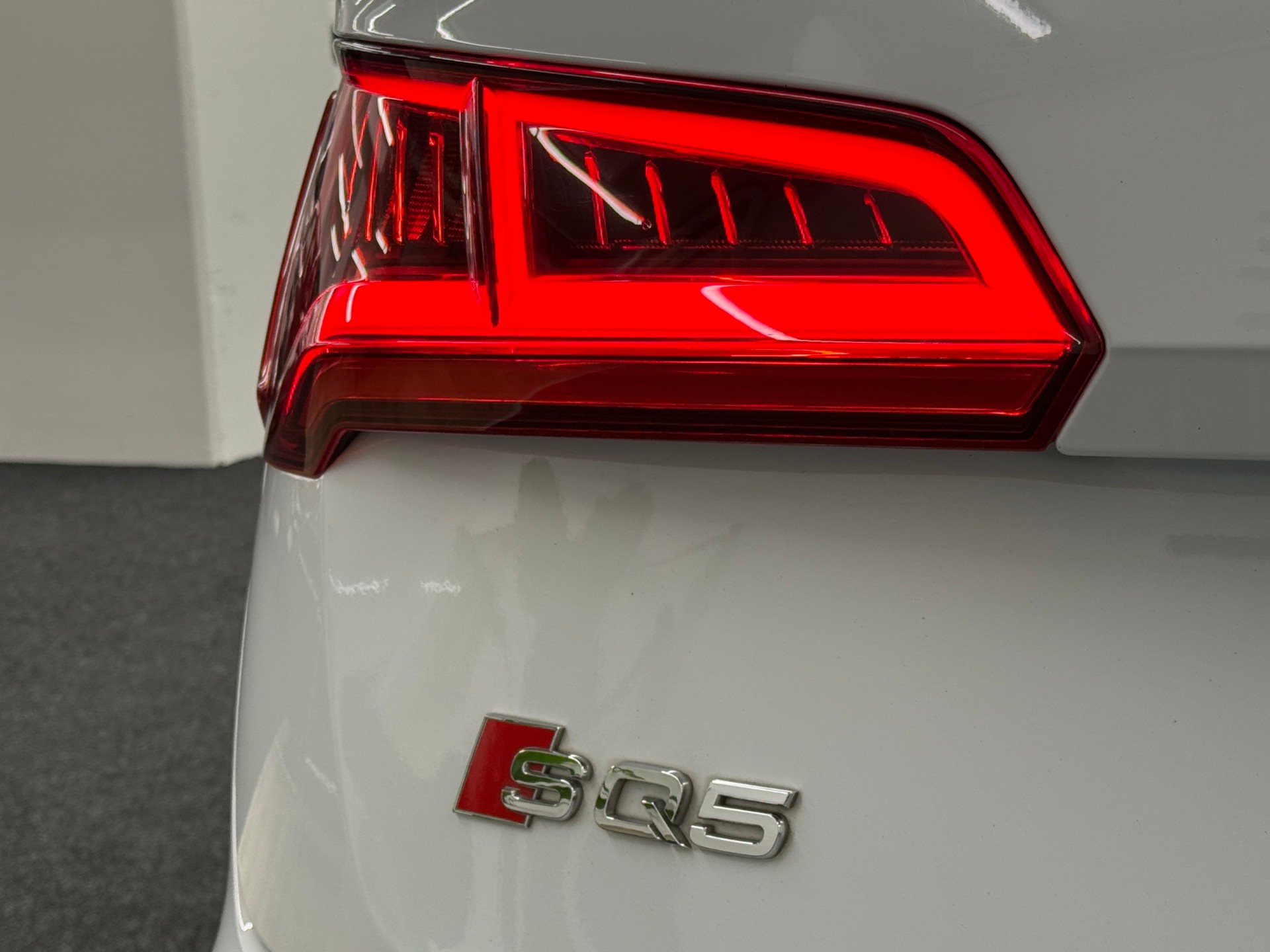 AUDI SQ5 TDI quattro tiptronic-image-12
