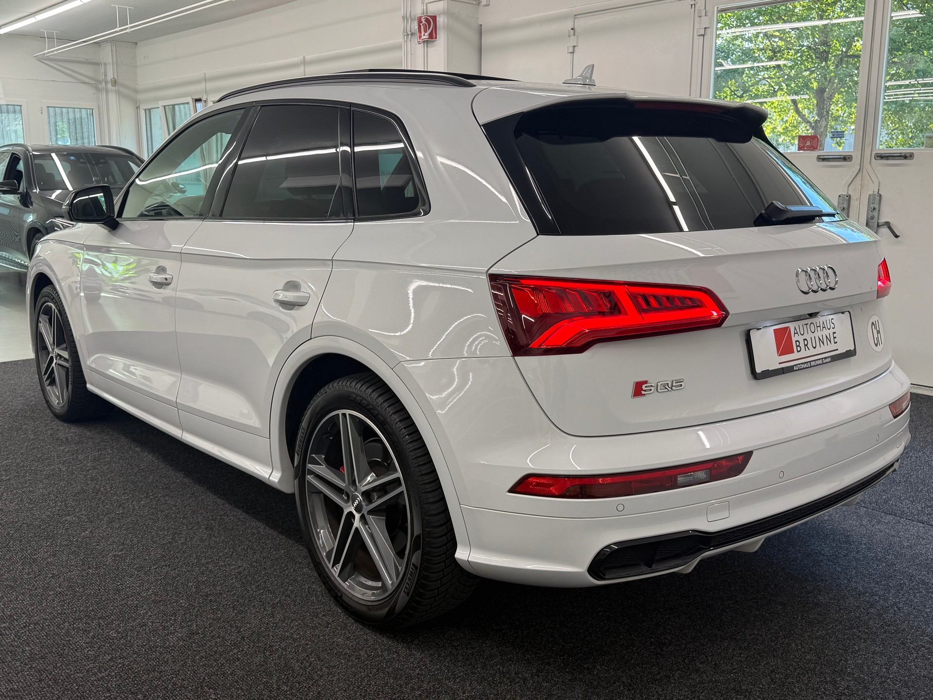 AUDI SQ5 TDI quattro tiptronic-image-8