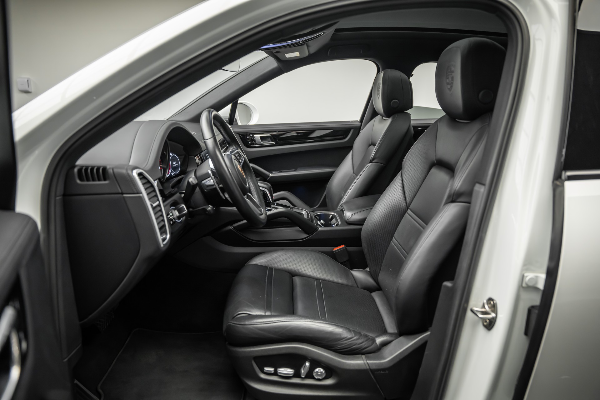 PORSCHE Cayenne Coupé E-Hybrid * 22 ZOLL TURBO GT RÄDER * LEASING AB 578.- *-image-13