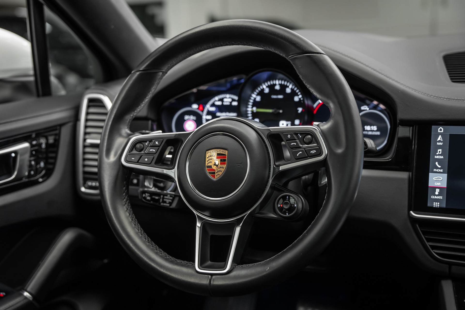 PORSCHE Cayenne Coupé E-Hybrid * 22 ZOLL TURBO GT RÄDER * LEASING AB 578.- *-image-19
