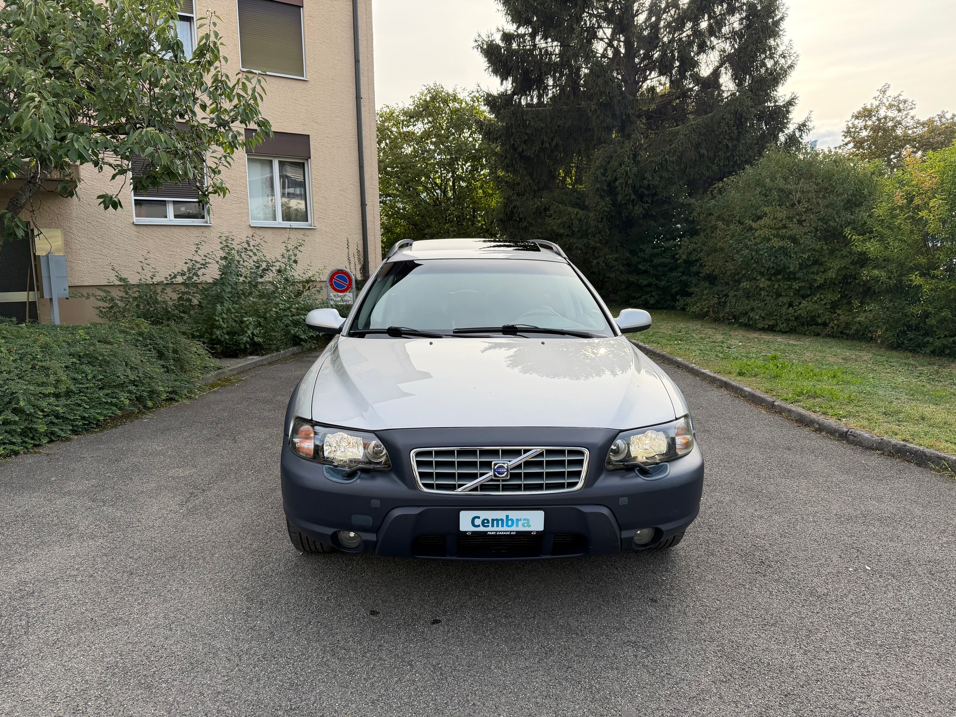 VOLVO XC70 2.5T AWD-image-0