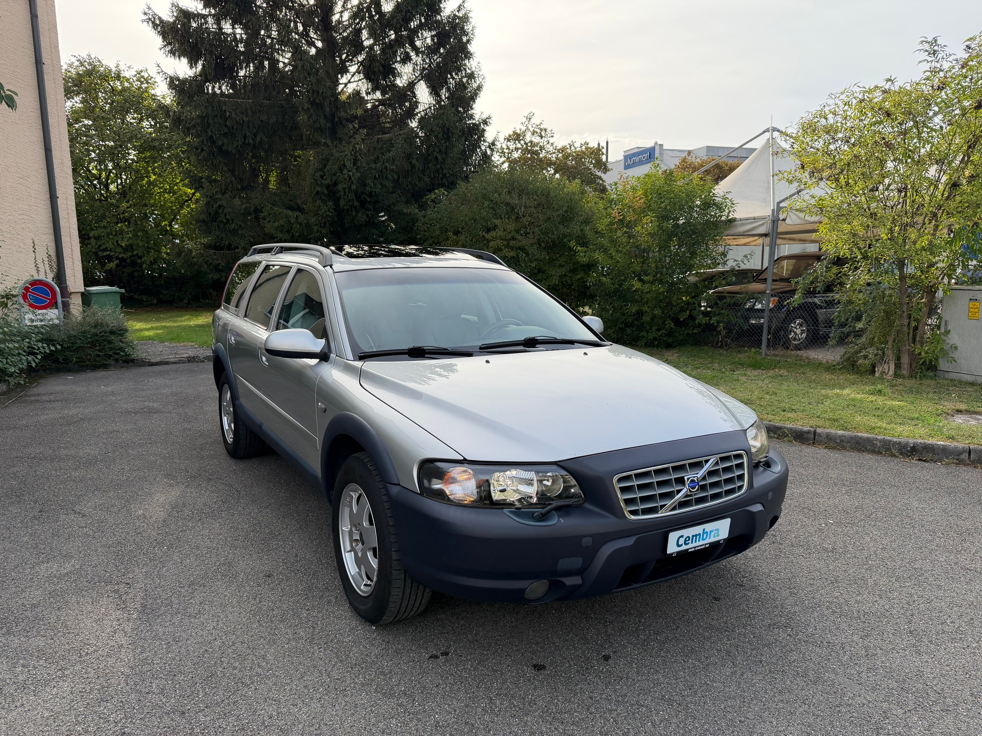 VOLVO XC70 2.5T AWD-image-10