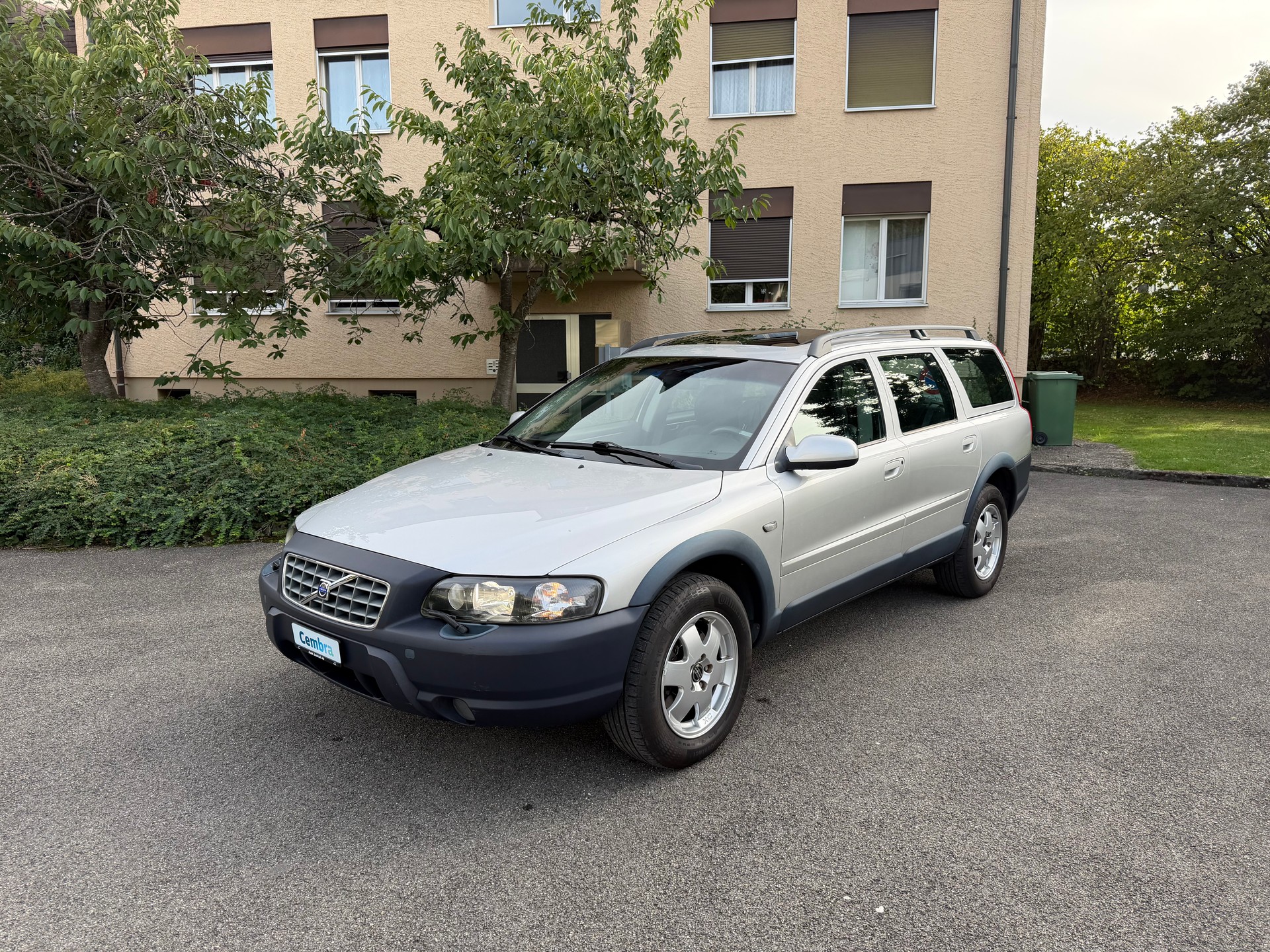 VOLVO XC70 2.5T AWD-image-1