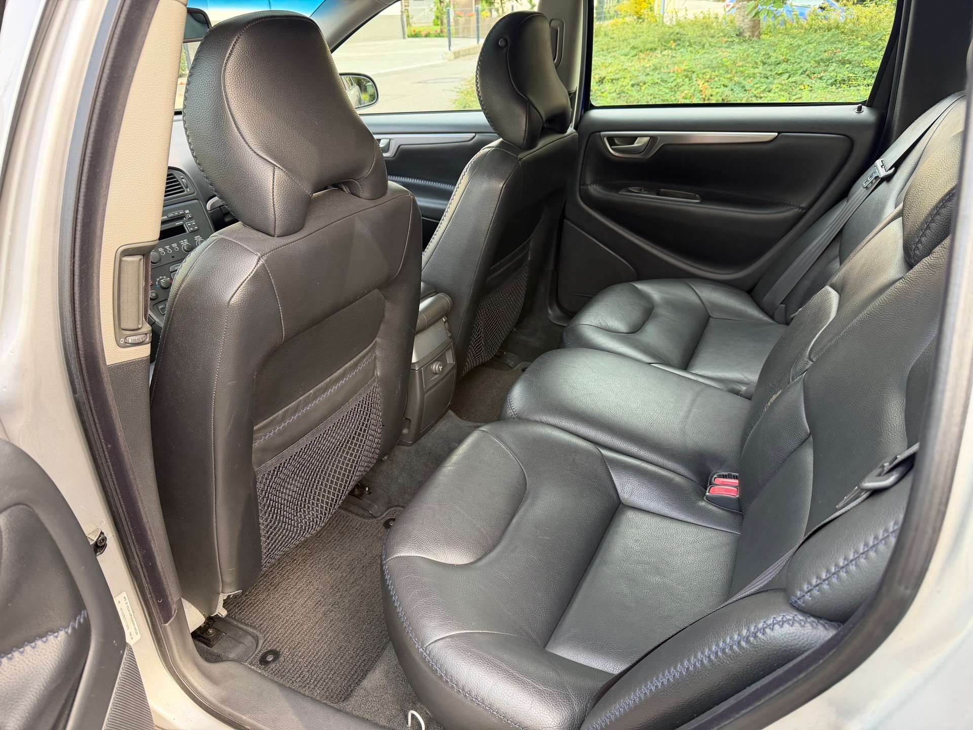 VOLVO XC70 2.5T AWD-image-14