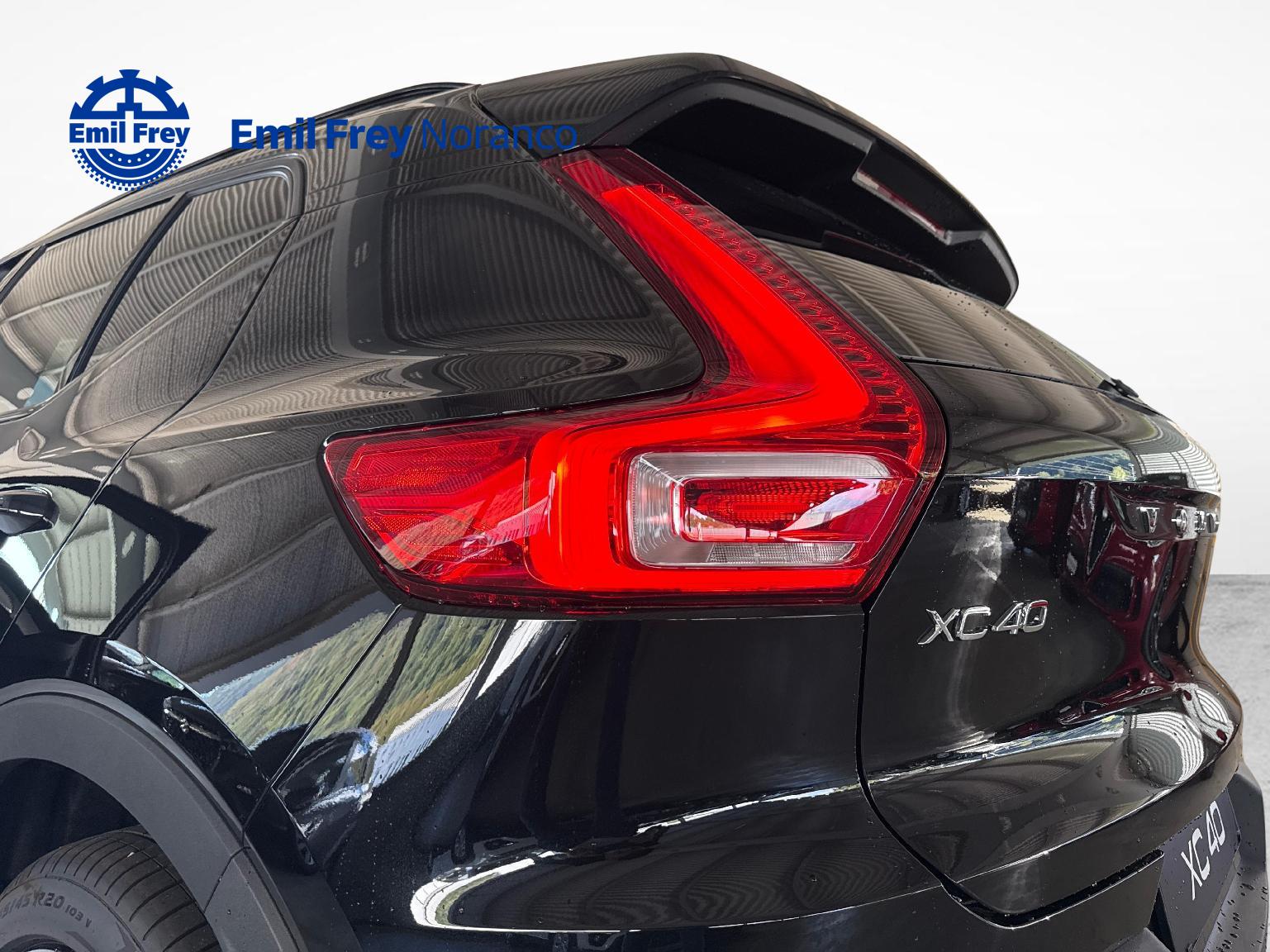 VOLVO XC40 2.0 B3 MH Plus Dark-image-15