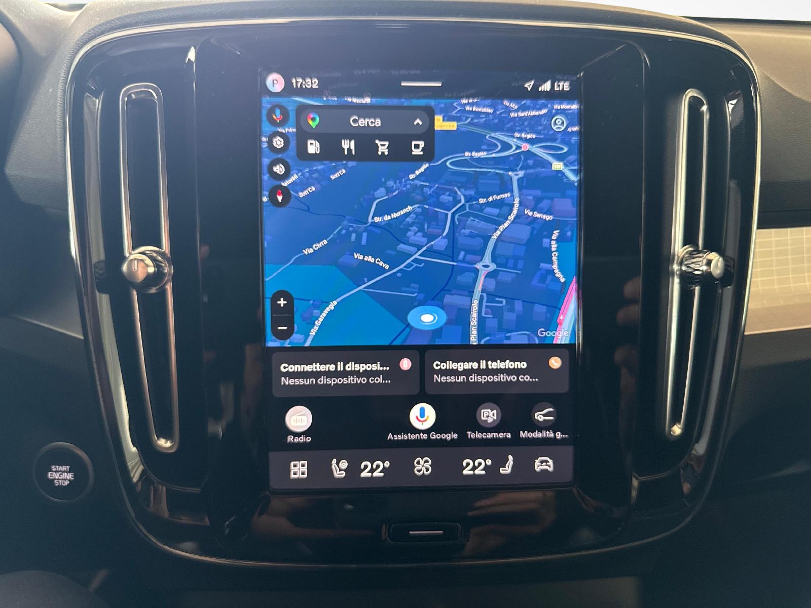 VOLVO XC40 2.0 B3 MH Plus Dark-image-10