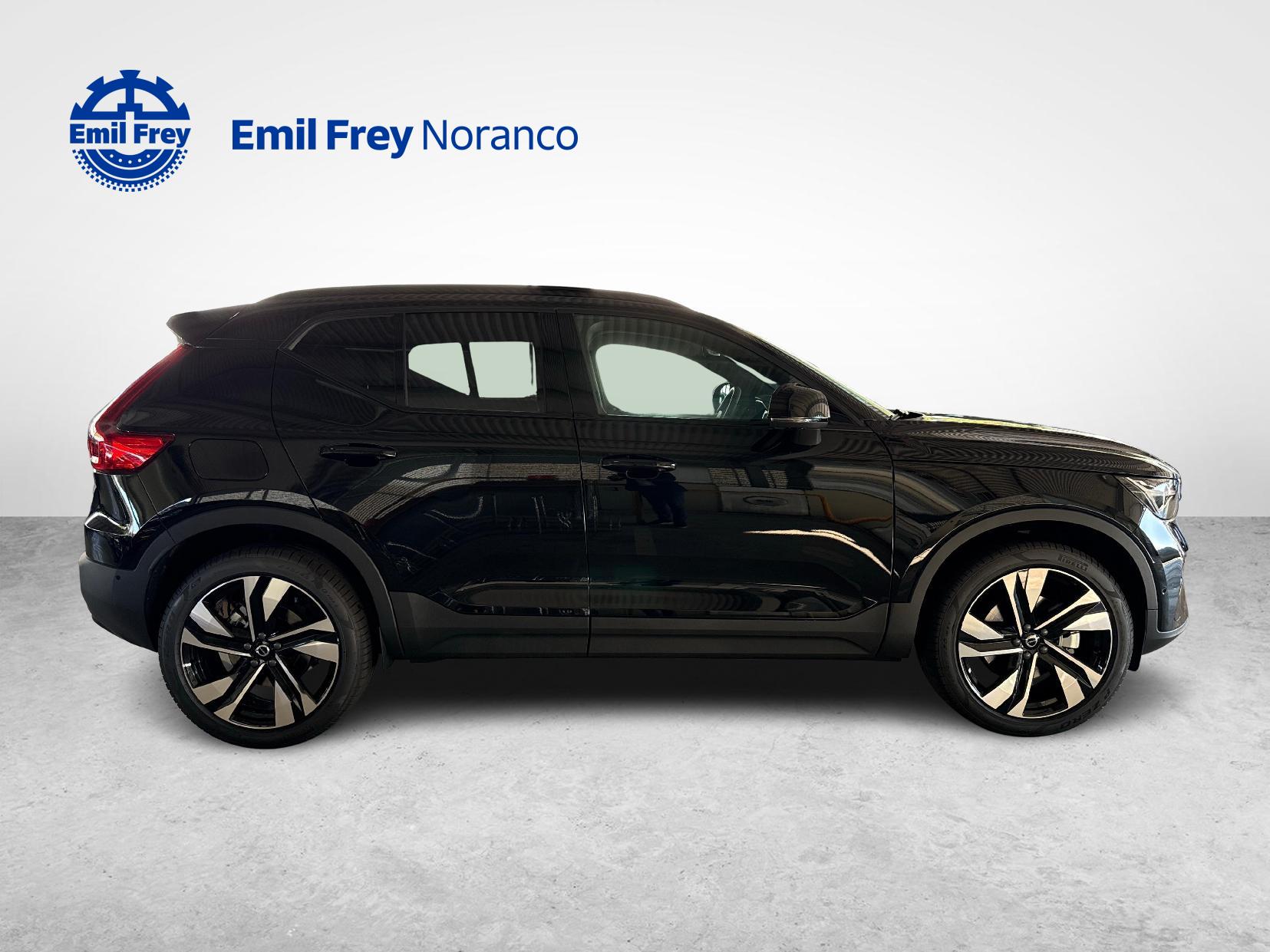 VOLVO XC40 2.0 B3 MH Plus Dark-image-2