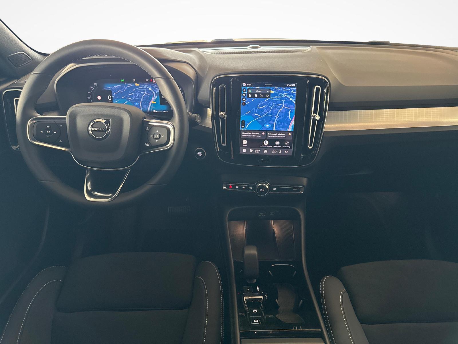 VOLVO XC40 2.0 B3 MH Plus Dark-image-8