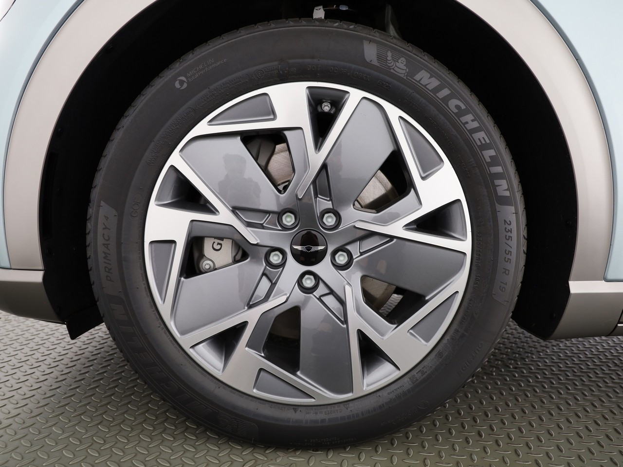 GENESIS GV60 77.4 kWh Premium-image-11
