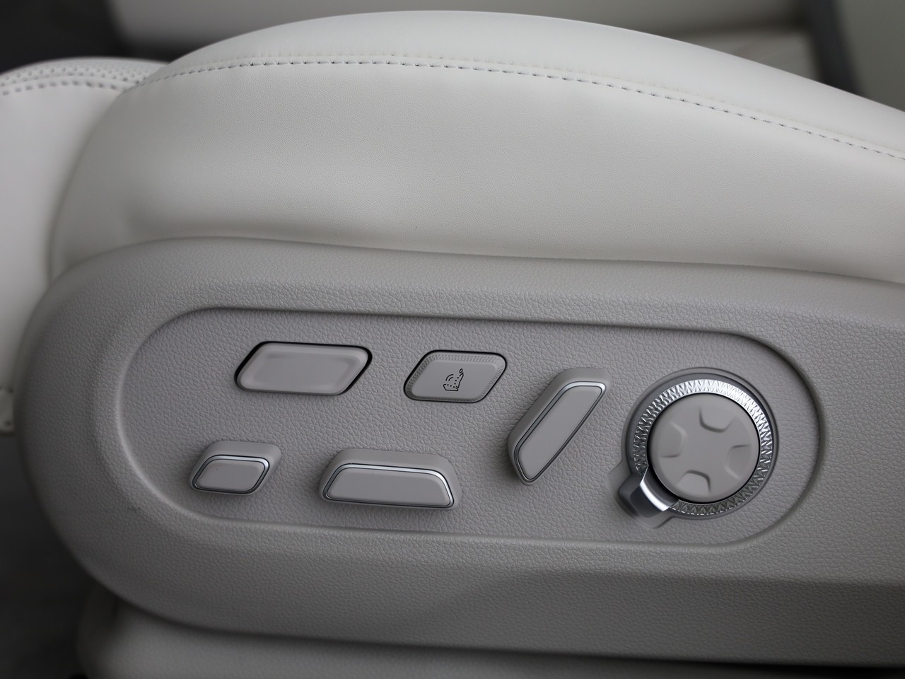 GENESIS GV60 77.4 kWh Premium-image-6