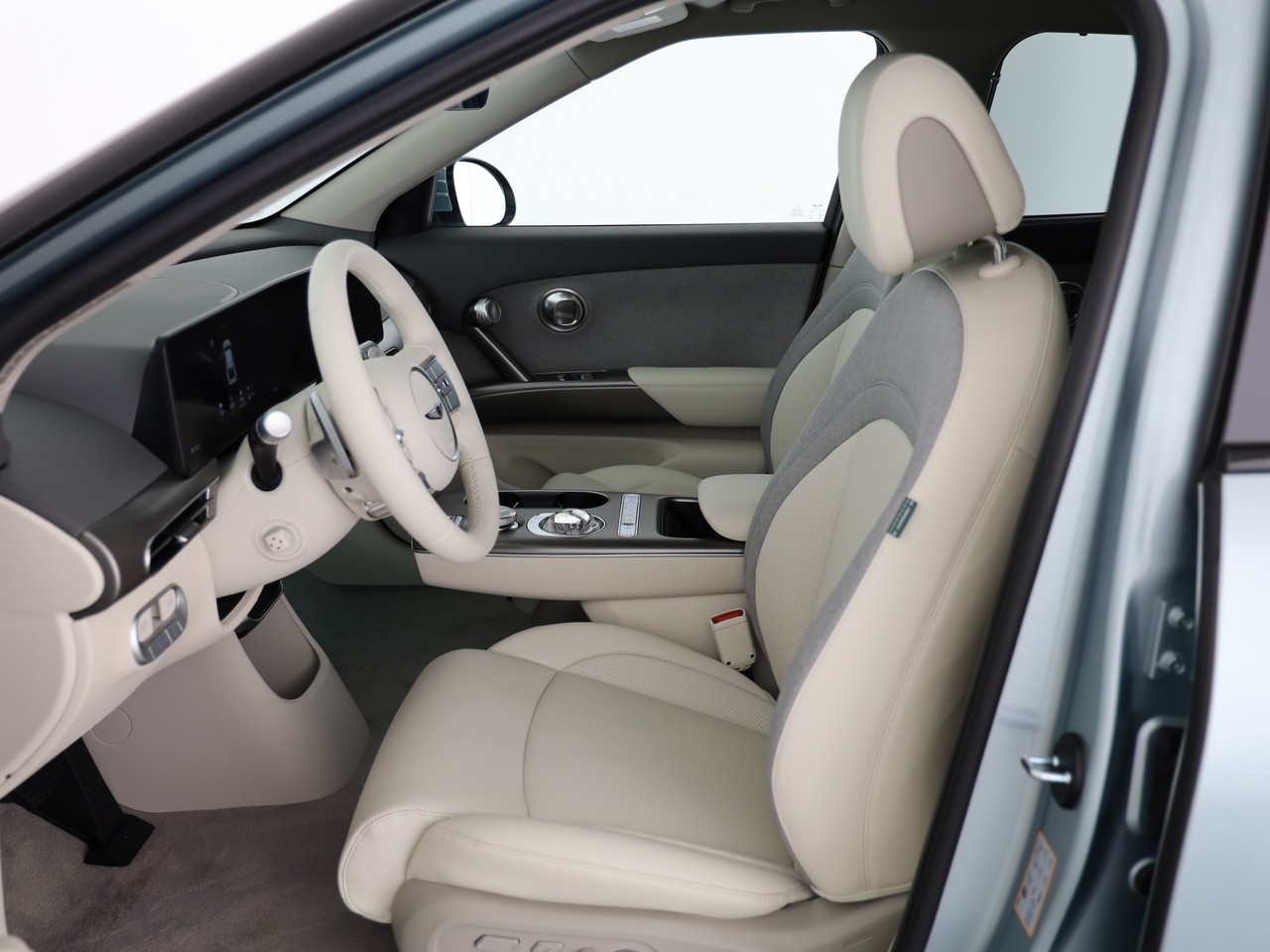 GENESIS GV60 77.4 kWh Premium-image-3