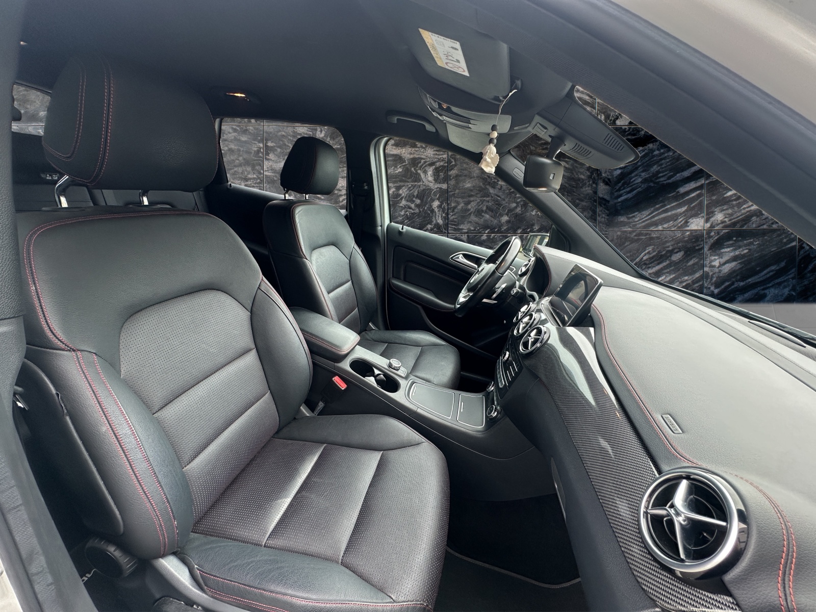 MERCEDES-BENZ B 250 AMG Line 4Matic 7G-DCT-image-13