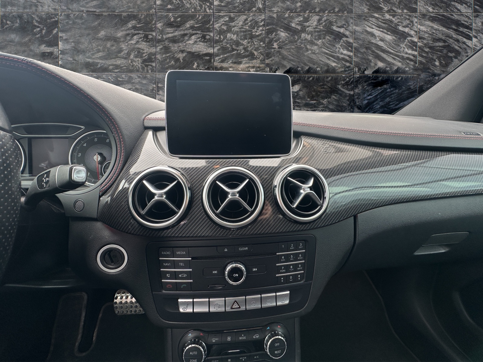 MERCEDES-BENZ B 250 AMG Line 4Matic 7G-DCT-image-12