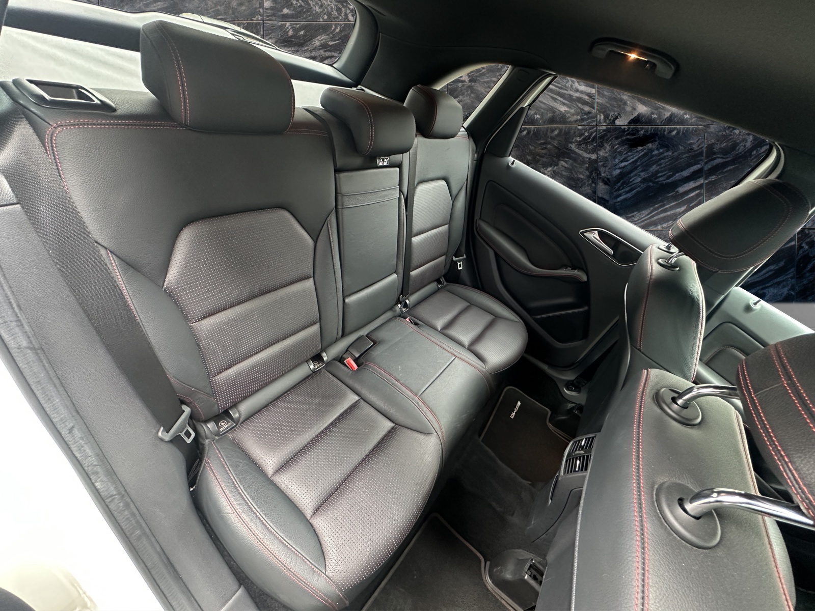 MERCEDES-BENZ B 250 AMG Line 4Matic 7G-DCT-image-15
