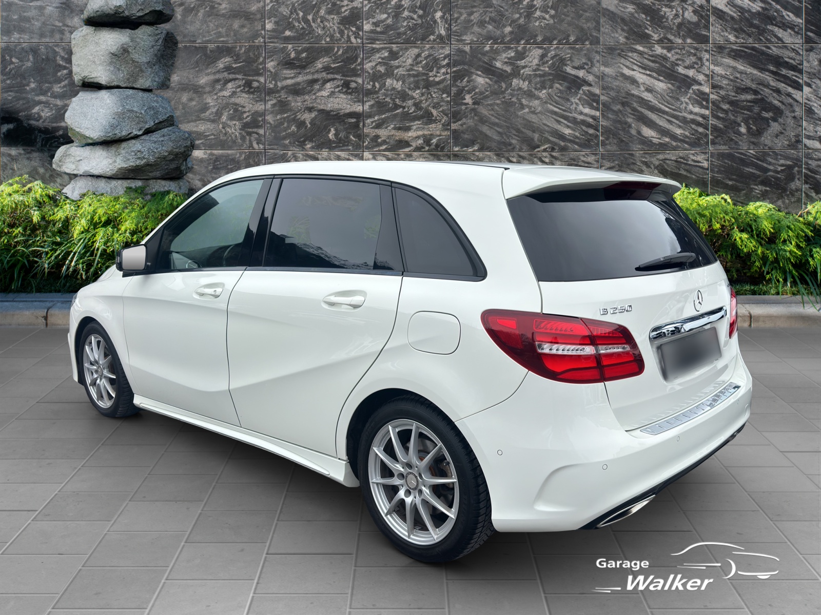 MERCEDES-BENZ B 250 AMG Line 4Matic 7G-DCT-image-2