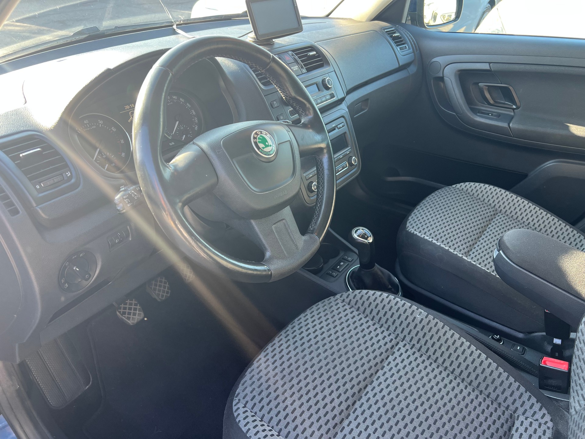 SKODA Fabia 1.2 TSI Ambiente-image-4