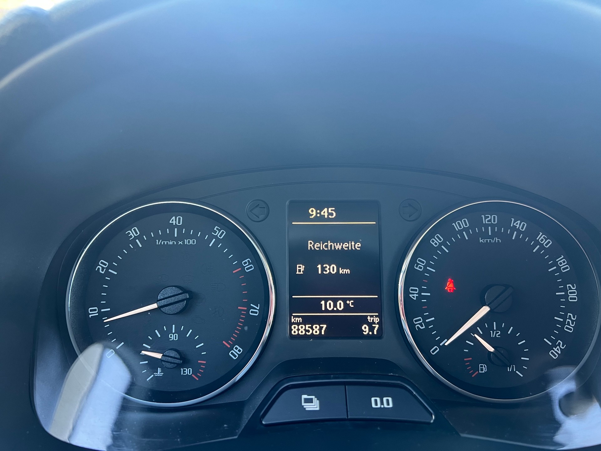 SKODA Fabia 1.2 TSI Ambiente-image-7