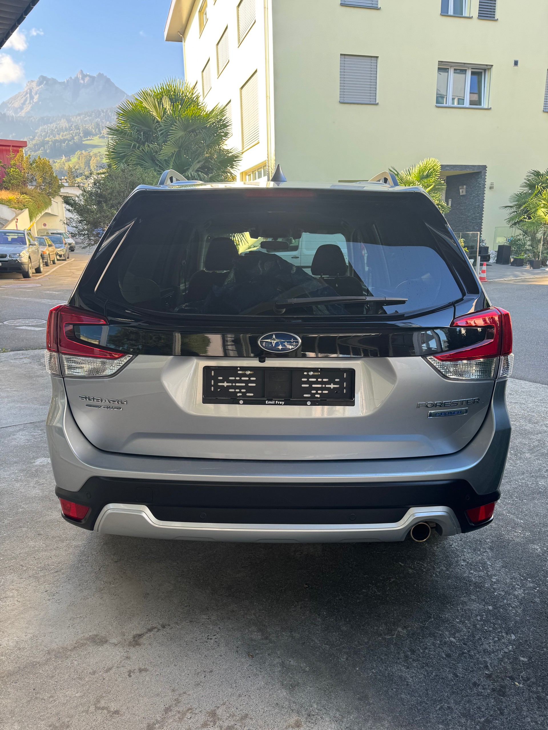 SUBARU Forester 2.0i e-Boxer Swiss Plus Lineartronic-image-3