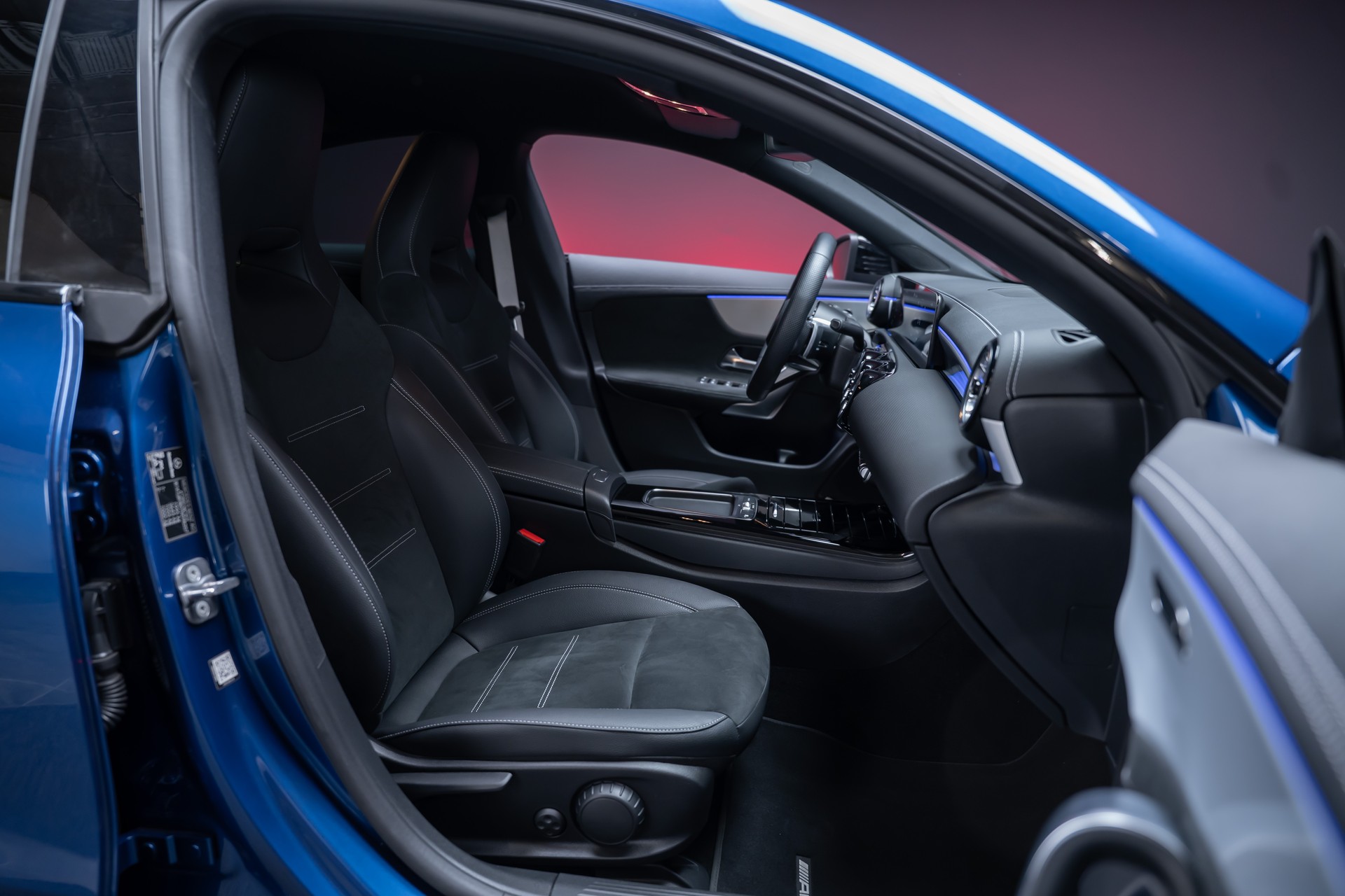 MERCEDES-BENZ CLA 200 AMG Line / Rückfahrkamera / Ambientebeleuchtung / Sitzheizung-image-19