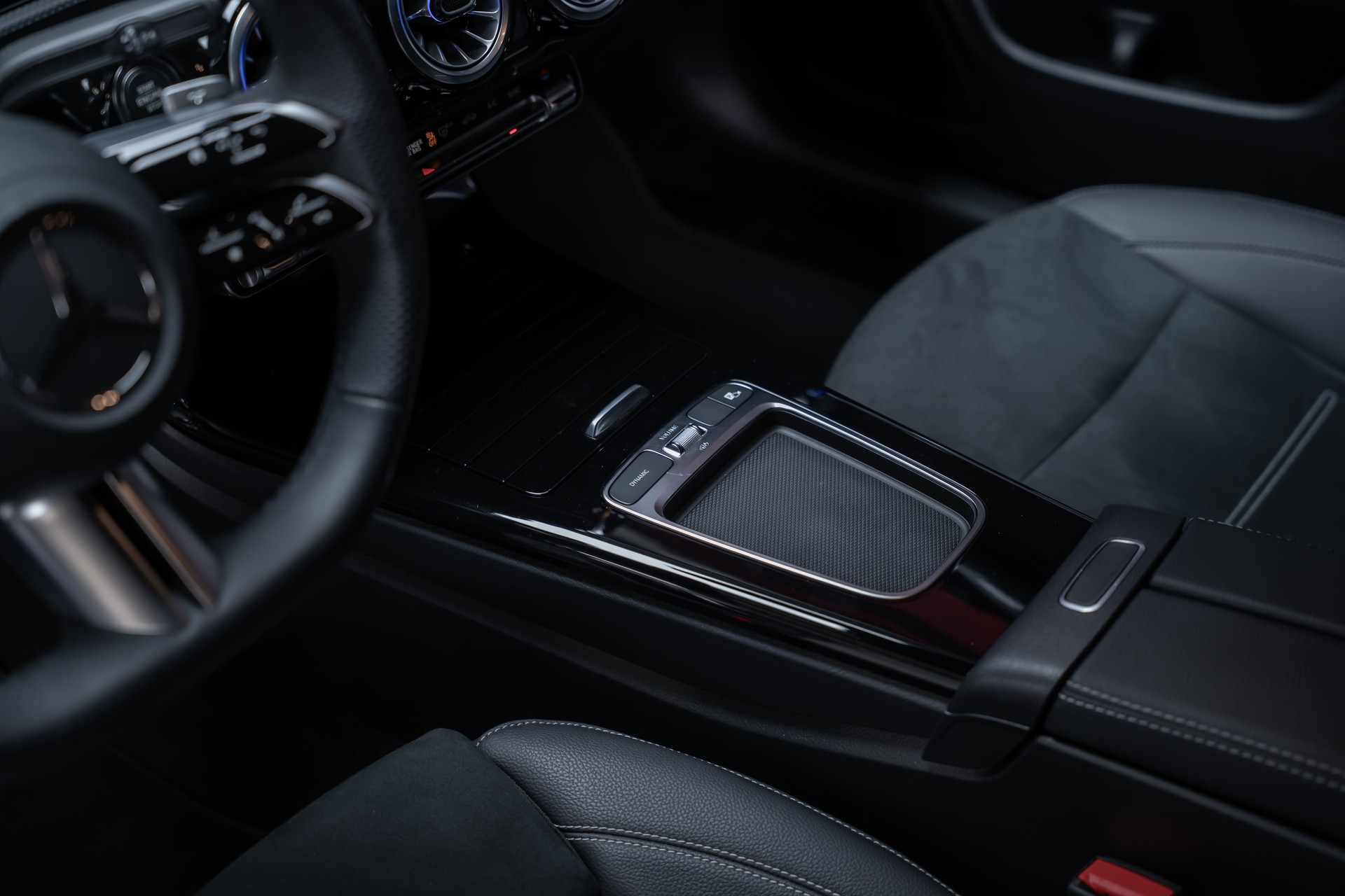 MERCEDES-BENZ CLA 200 AMG Line / Rückfahrkamera / Ambientebeleuchtung / Sitzheizung-image-13