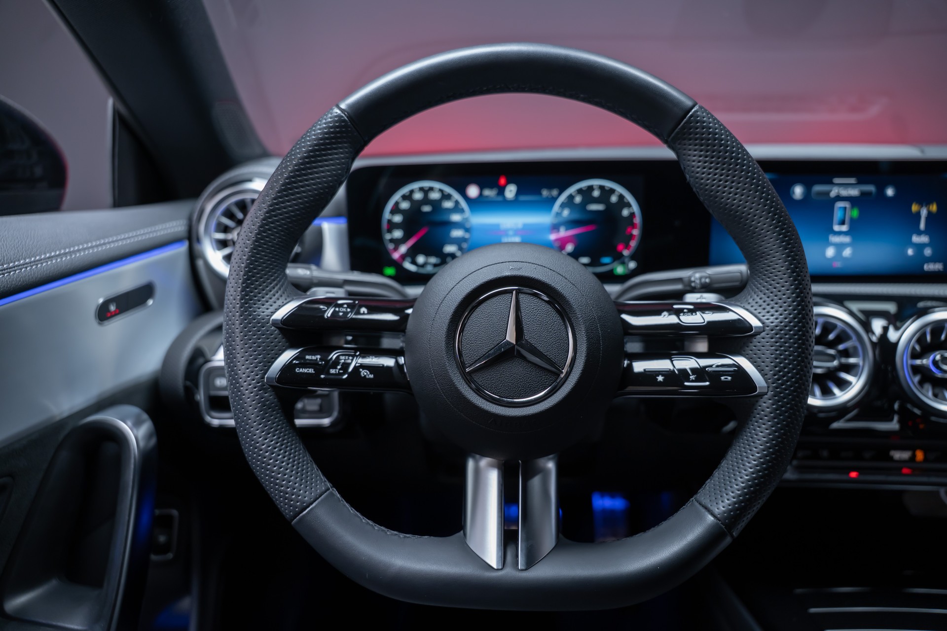 MERCEDES-BENZ CLA 200 AMG Line / Rückfahrkamera / Ambientebeleuchtung / Sitzheizung-image-22