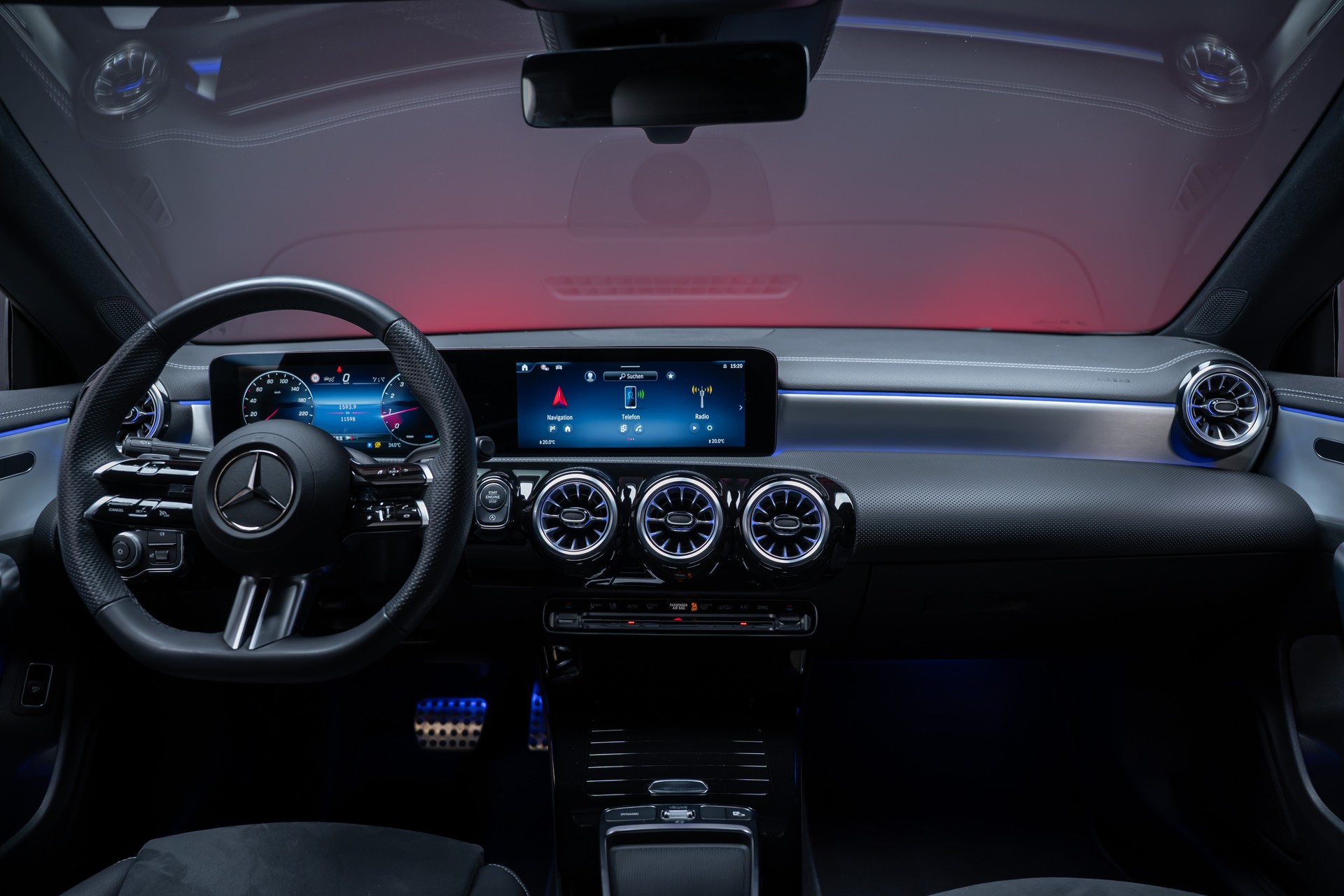 MERCEDES-BENZ CLA 200 AMG Line / Rückfahrkamera / Ambientebeleuchtung / Sitzheizung-image-21