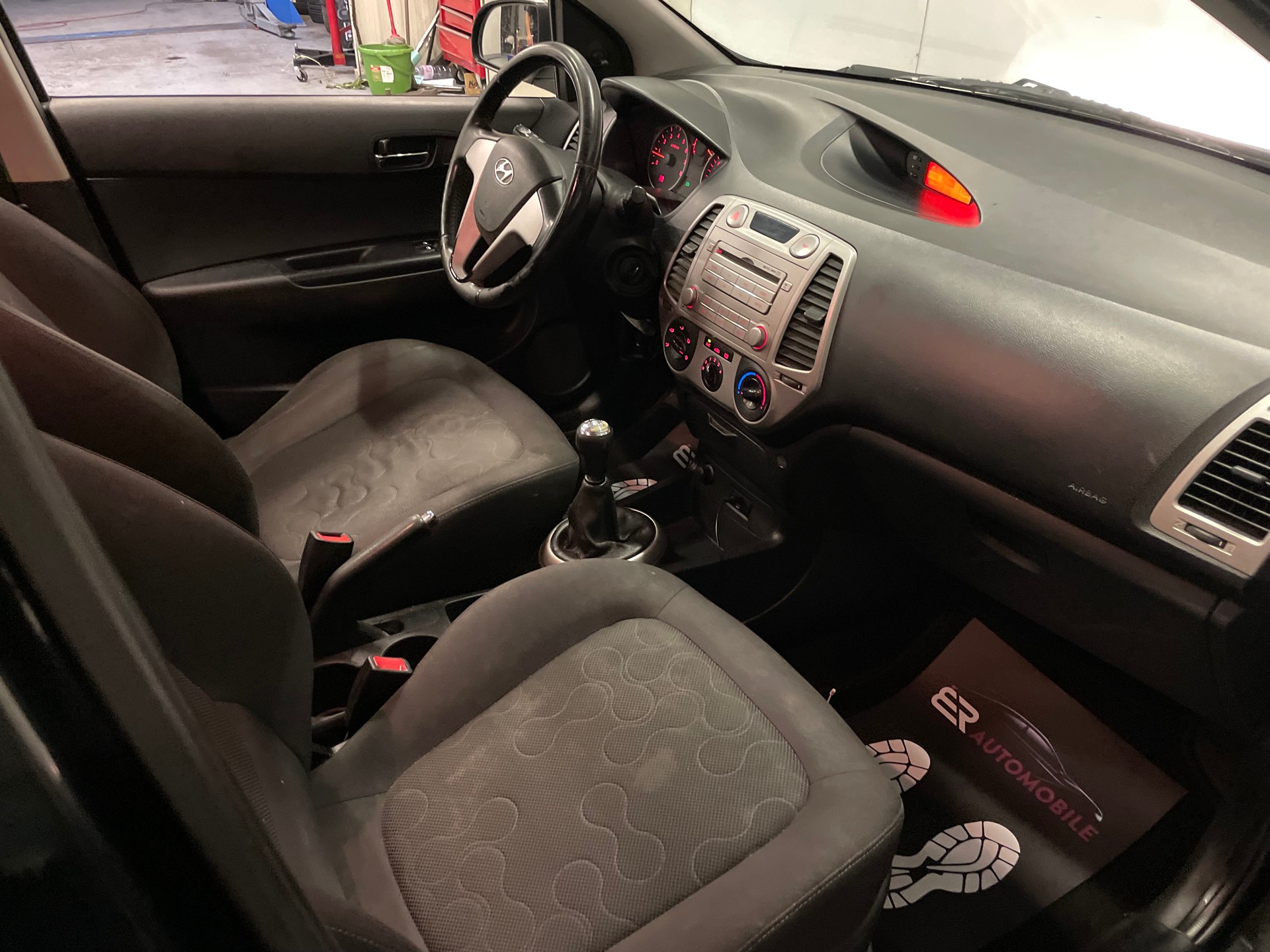 HYUNDAI i20 1.2 Comfort-image-9