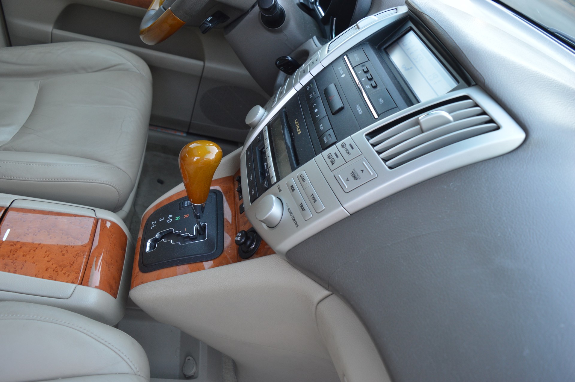 LEXUS 330-image-11