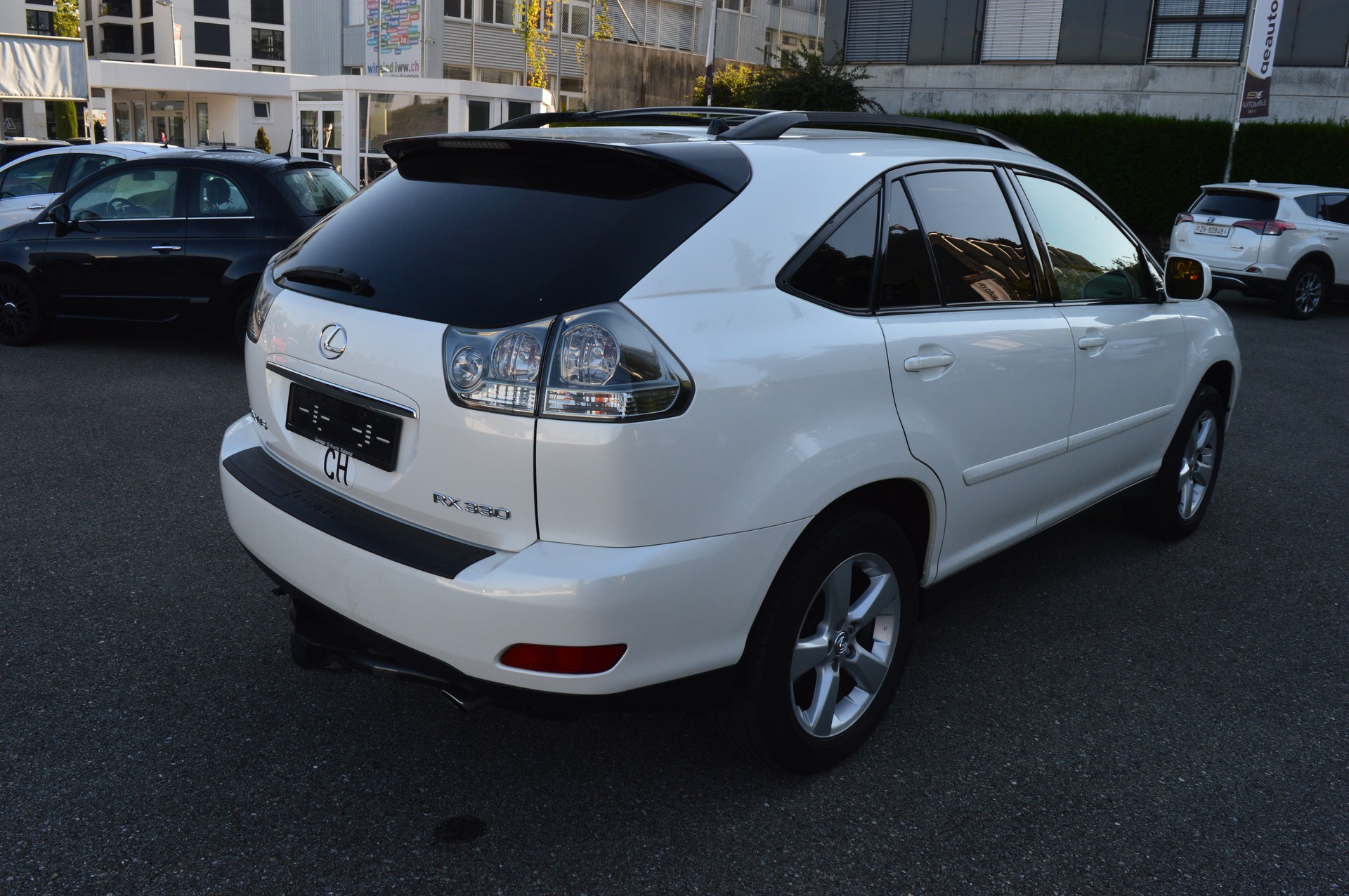 LEXUS 330-image-6