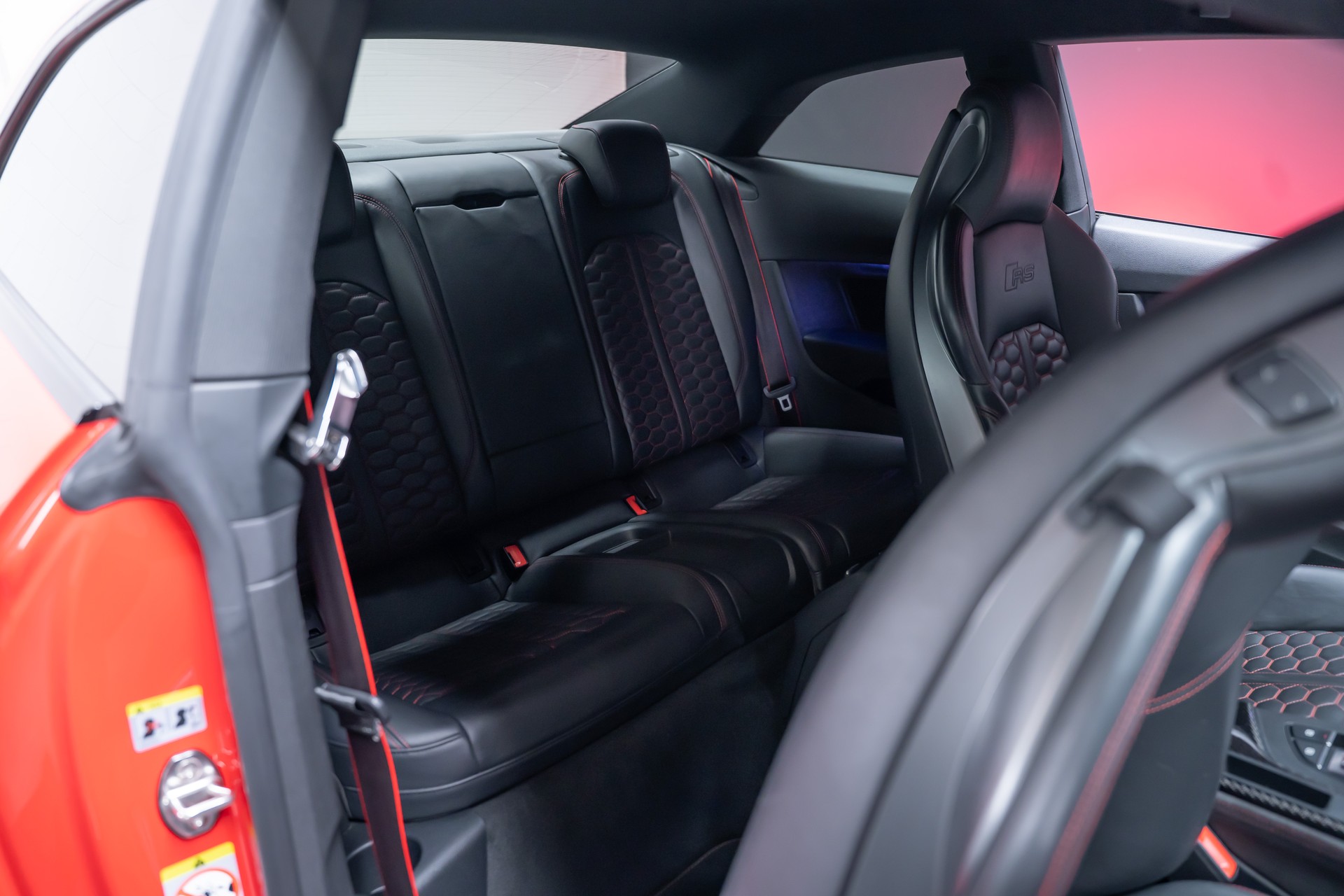 AUDI RS5 Coupé 2.9 V6 TFSI quattro T-Tronic / Carbon Paket / Alcantara-Lenkrad / Bang&Olufsen-image-18