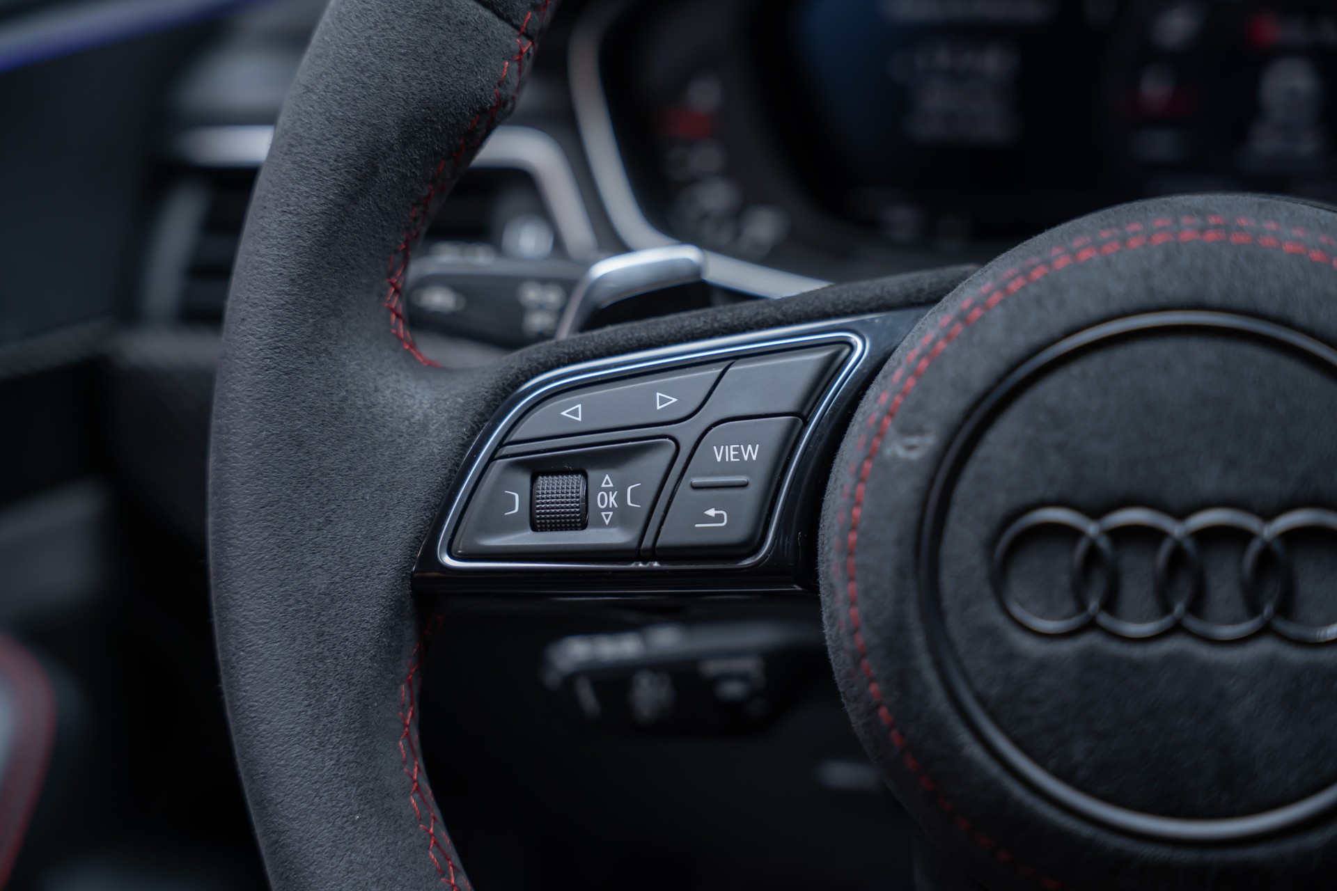 AUDI RS5 Coupé 2.9 V6 TFSI quattro T-Tronic / Carbon Paket / Alcantara-Lenkrad / Bang&Olufsen-image-22