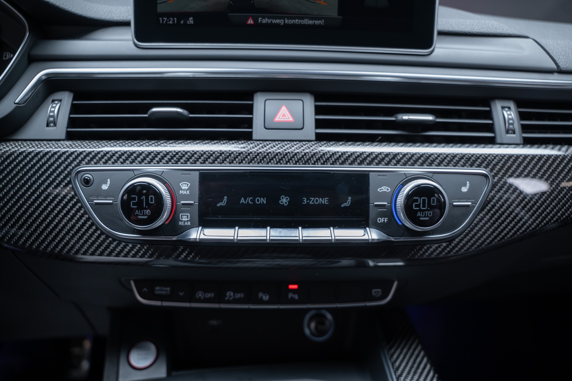 AUDI RS5 Coupé 2.9 V6 TFSI quattro T-Tronic / Carbon Paket / Alcantara-Lenkrad / Bang&Olufsen-image-33