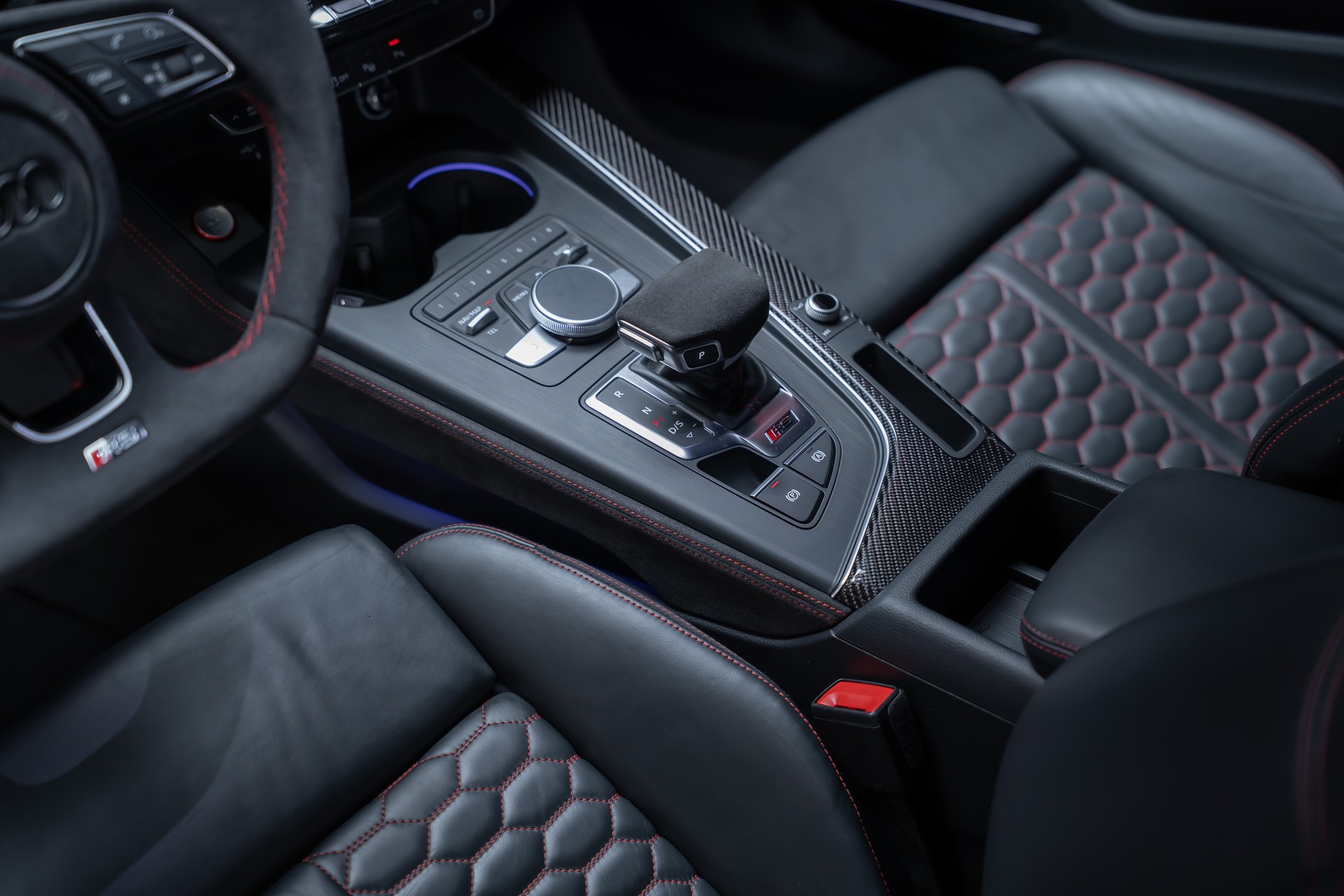 AUDI RS5 Coupé 2.9 V6 TFSI quattro T-Tronic / Carbon Paket / Alcantara-Lenkrad / Bang&Olufsen-image-14