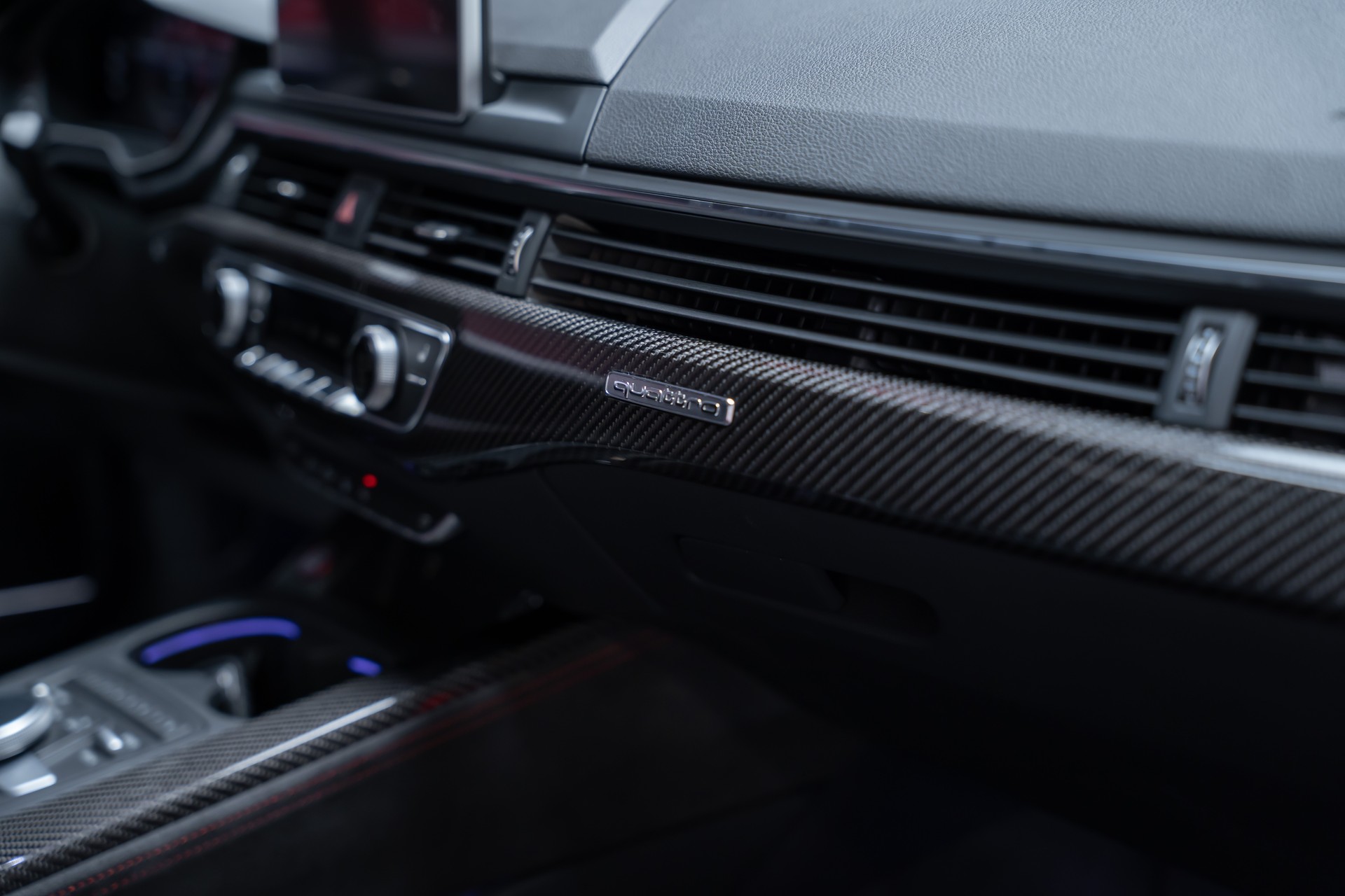 AUDI RS5 Coupé 2.9 V6 TFSI quattro T-Tronic / Carbon Paket / Alcantara-Lenkrad / Bang&Olufsen-image-21