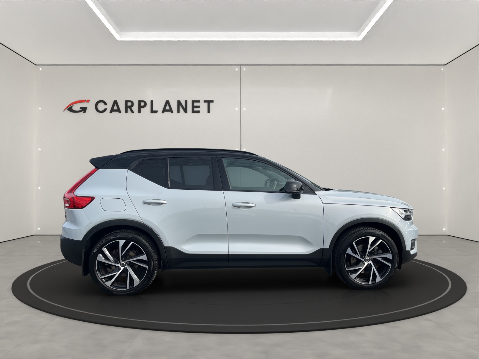 VOLVO XC40 1.5 T5 PiH R-Design-image-2