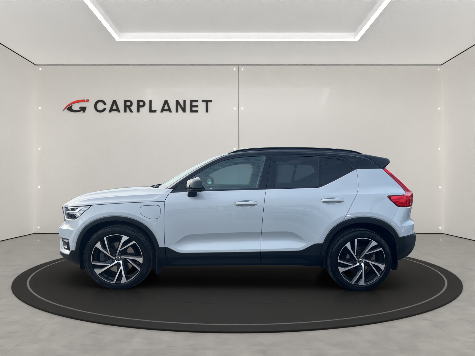 VOLVO XC40 1.5 T5 PiH R-Design-image-1