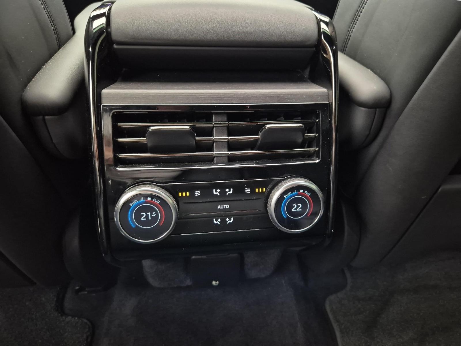 LAND ROVER Range Rover Sport 3.0 TD6 350 First Edition-image-16