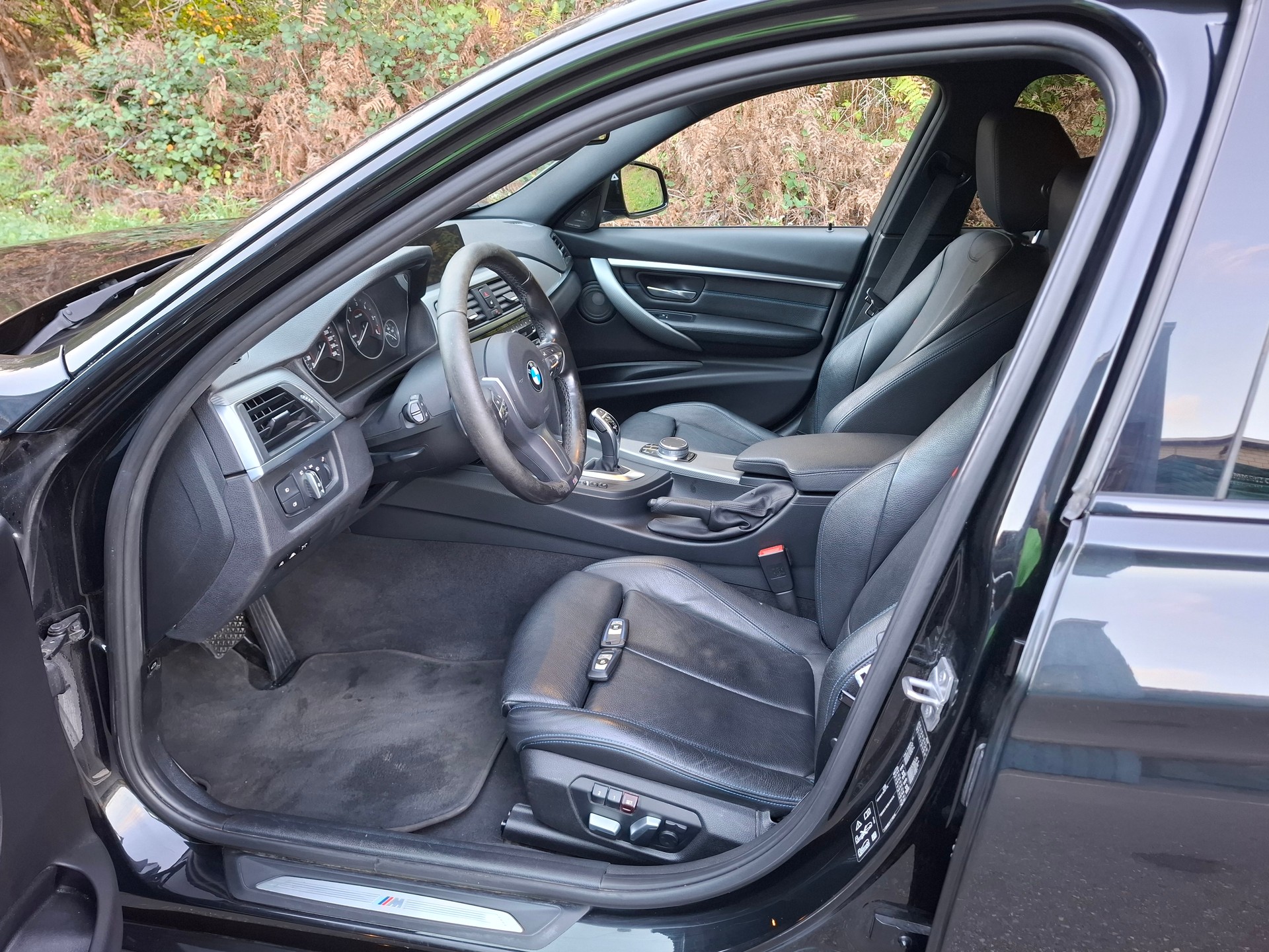 BMW 320d xDrive Touring Edition M Sport Steptronic-image-2