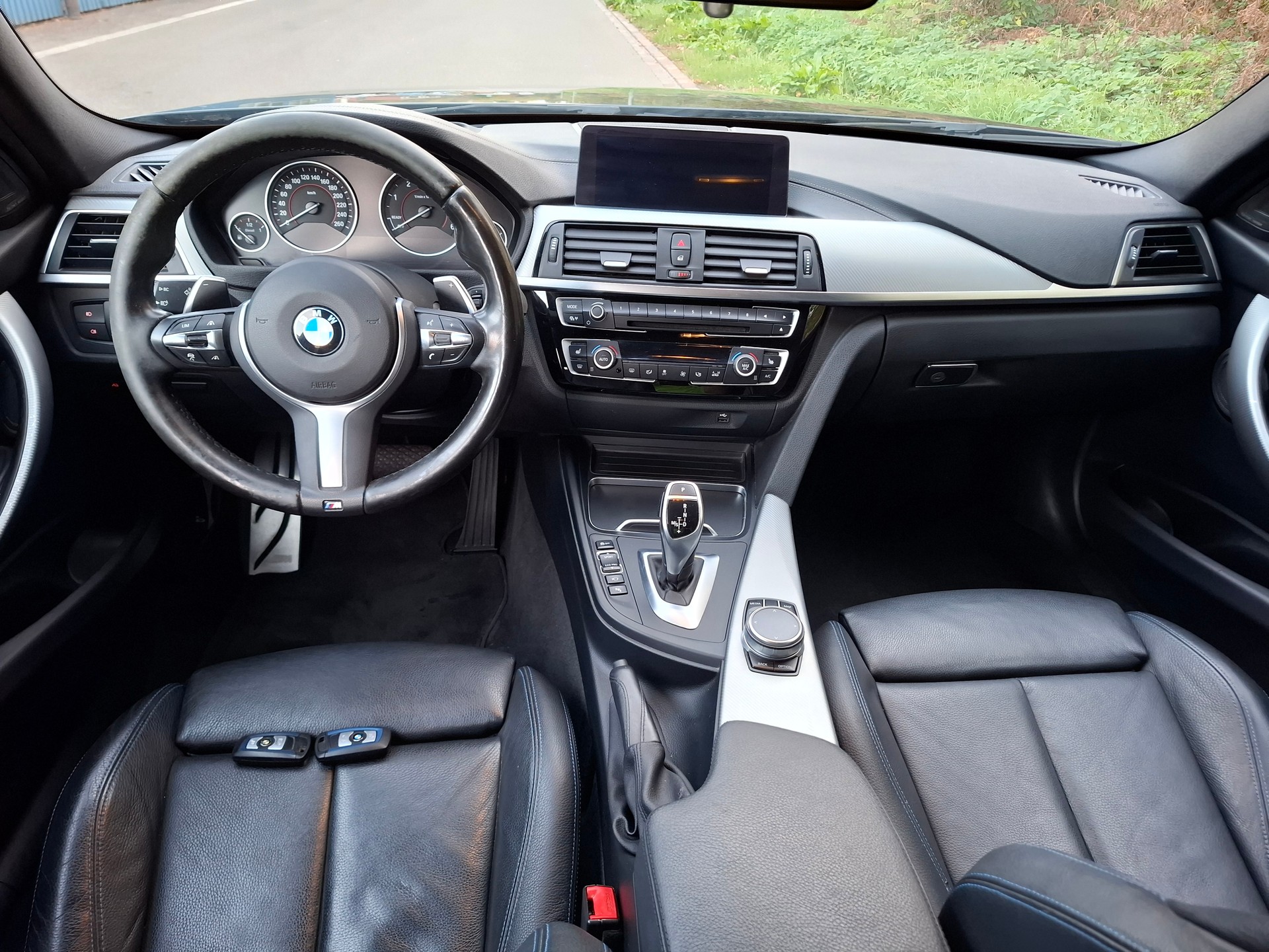 BMW 320d xDrive Touring Edition M Sport Steptronic-image-6