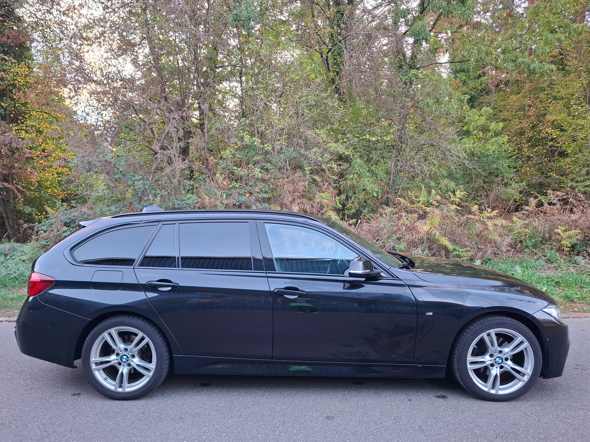 BMW 320d xDrive Touring Edition M Sport Steptronic-image-3
