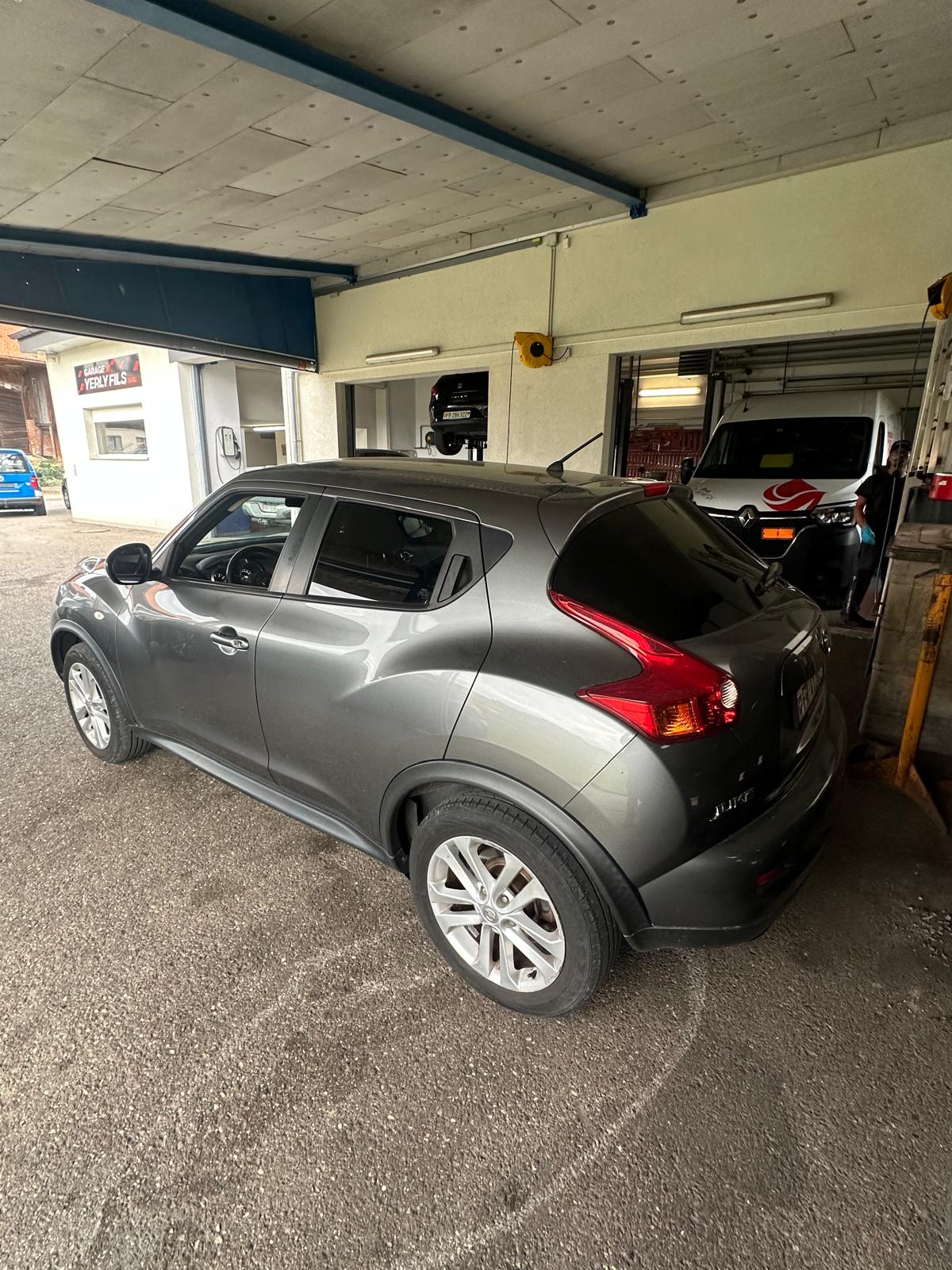 NISSAN Juke 1.6 DIG-T tekna 4x4 Xtronic M-CVT-image-2