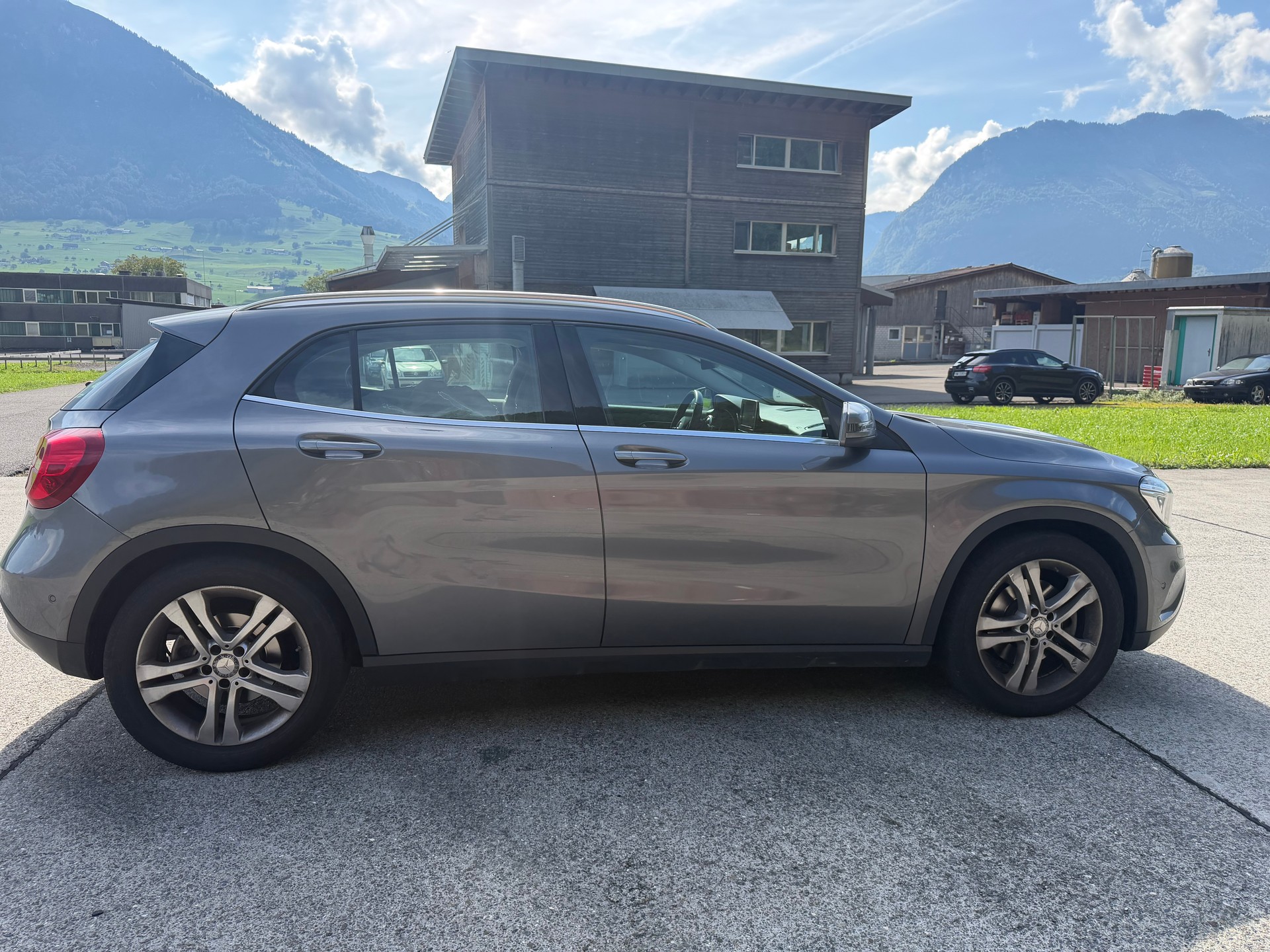 MERCEDES-BENZ GLA 250 4Matic 7G-DCT-image-4