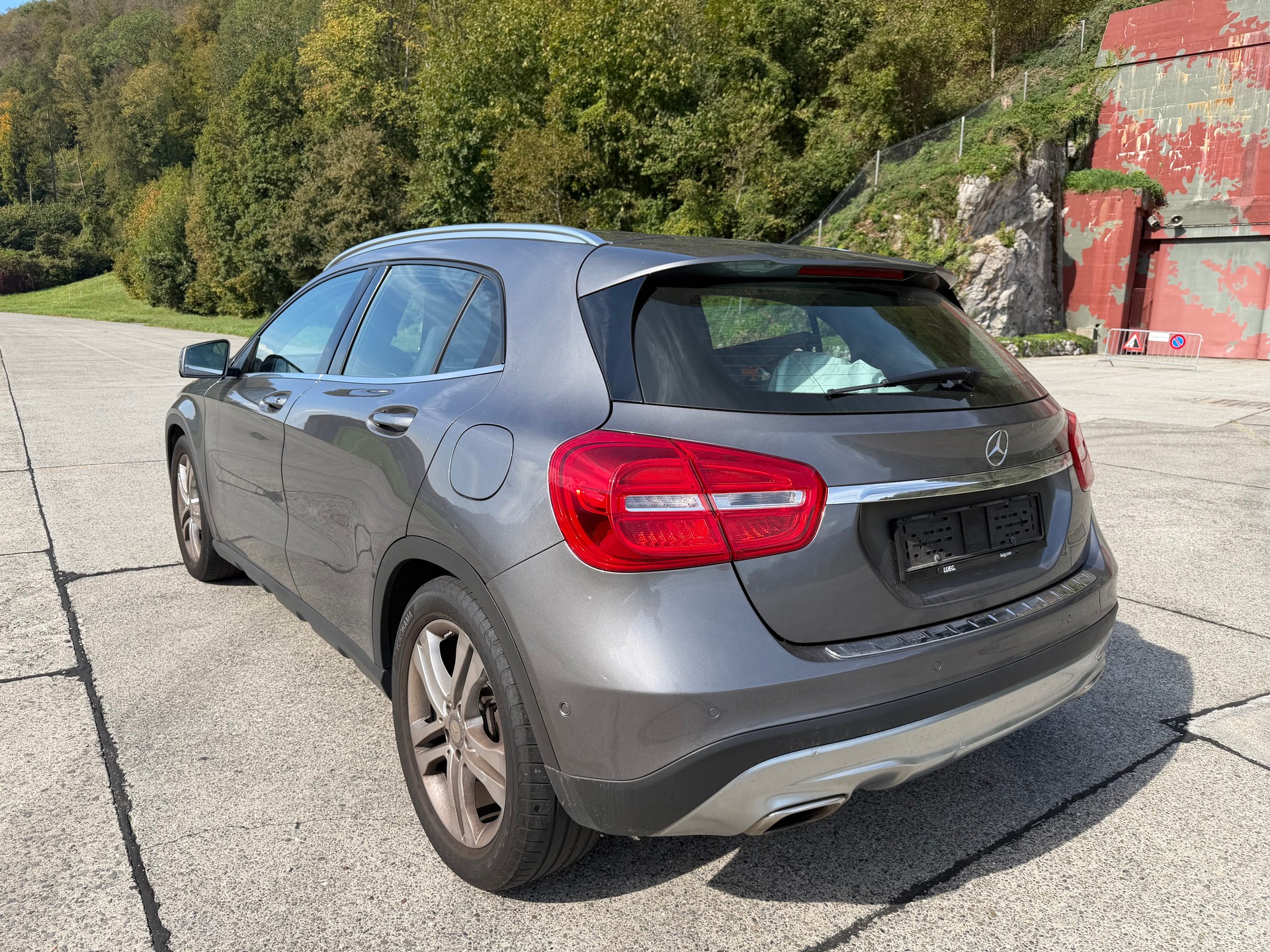 MERCEDES-BENZ GLA 250 4Matic 7G-DCT-image-2