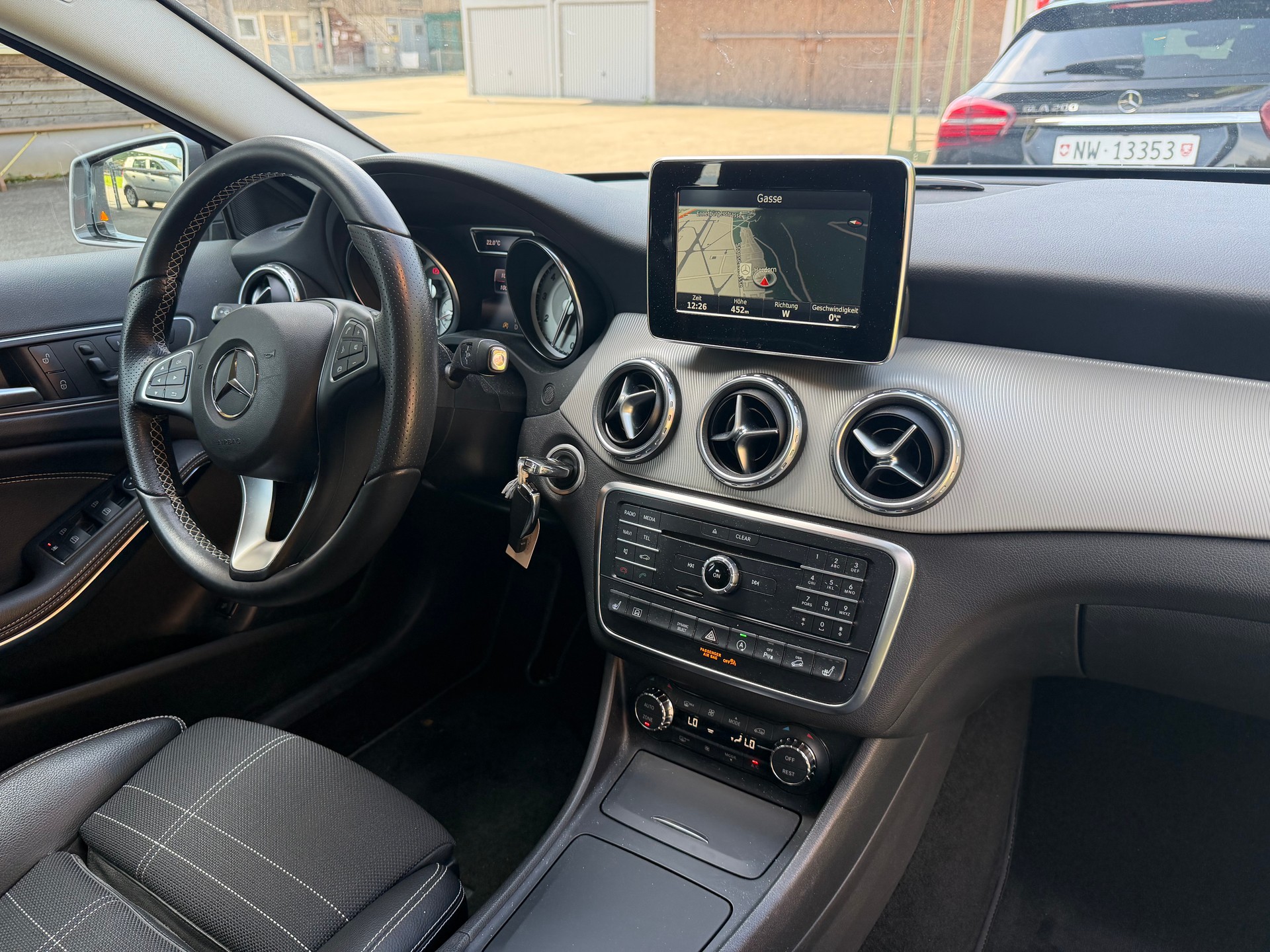 MERCEDES-BENZ GLA 250 4Matic 7G-DCT-image-12